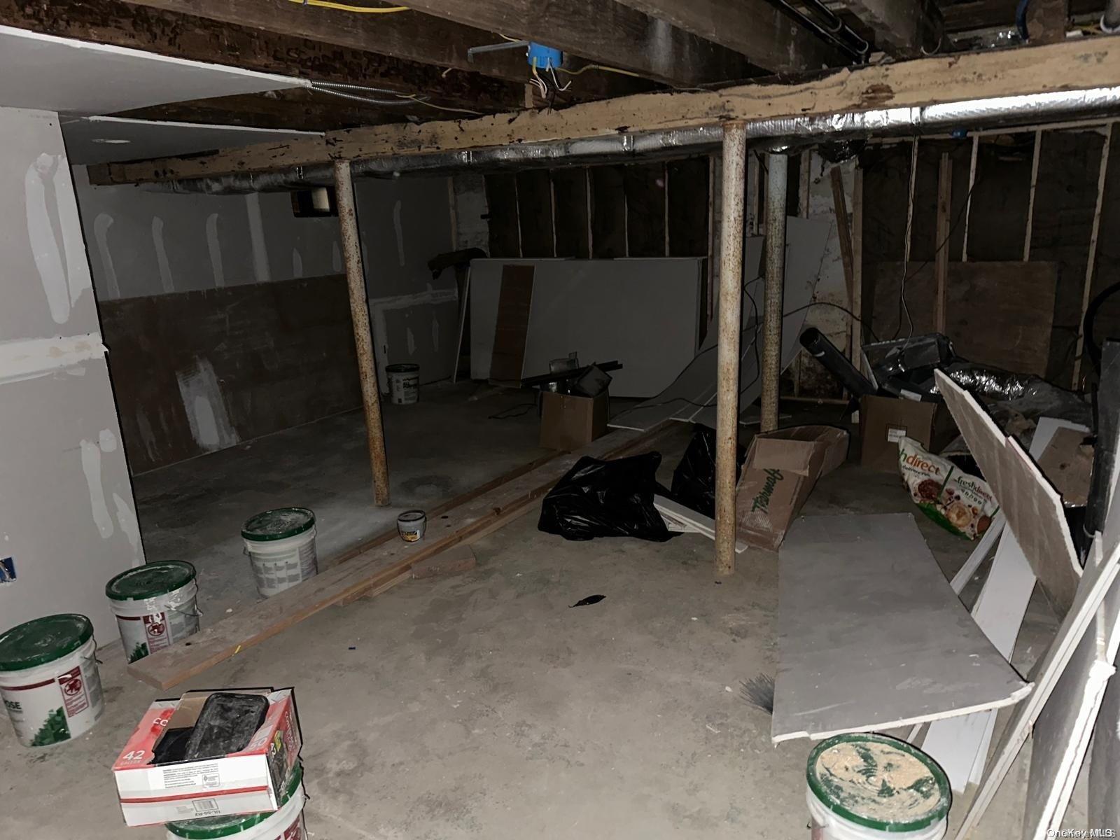 Single Family Fulton  Nassau County, NY 11550, MLS-L3592336-9