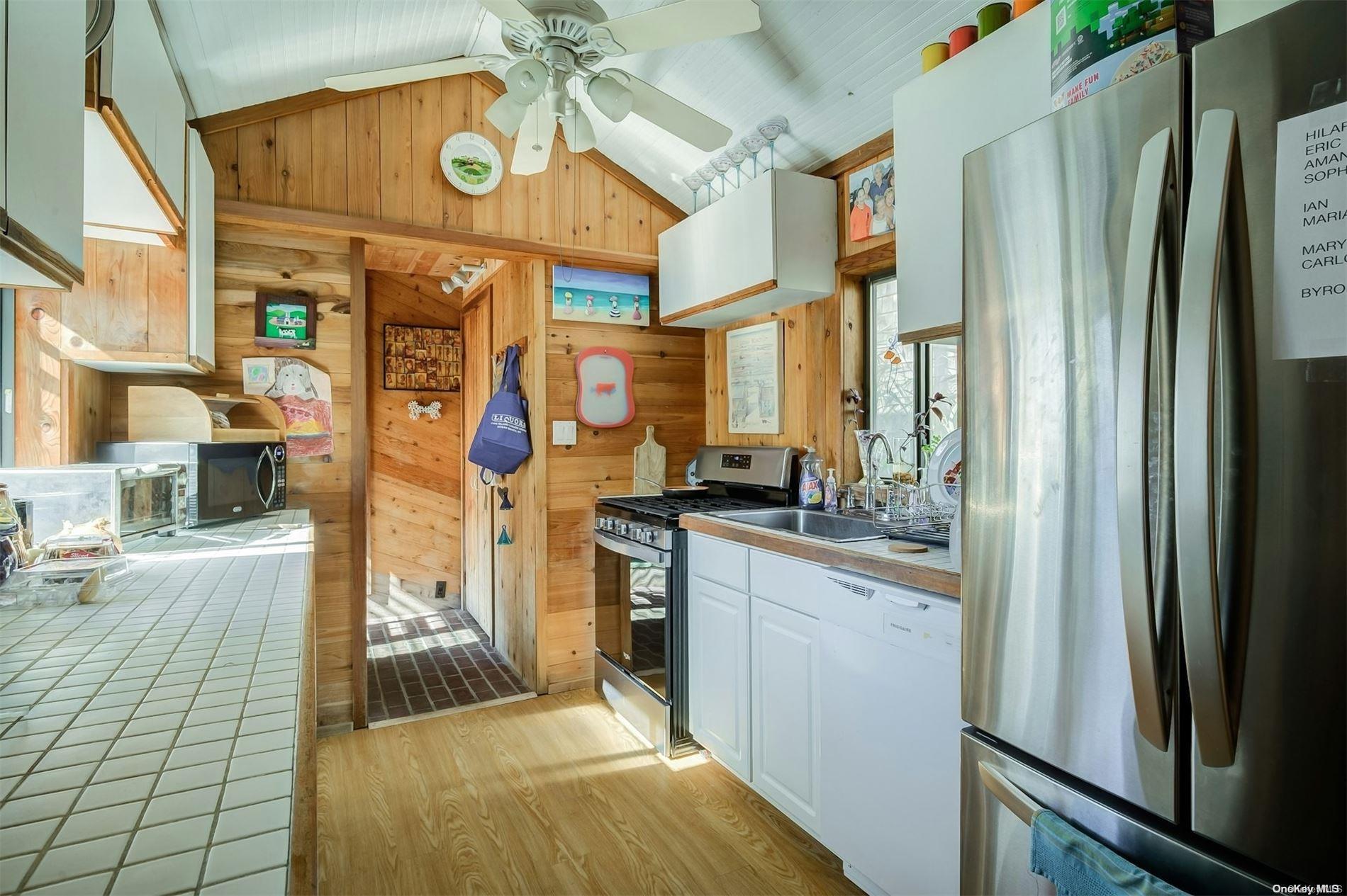 Single Family Ocean Breeeze  Suffolk County, NY 11770, MLS-L3592370-7