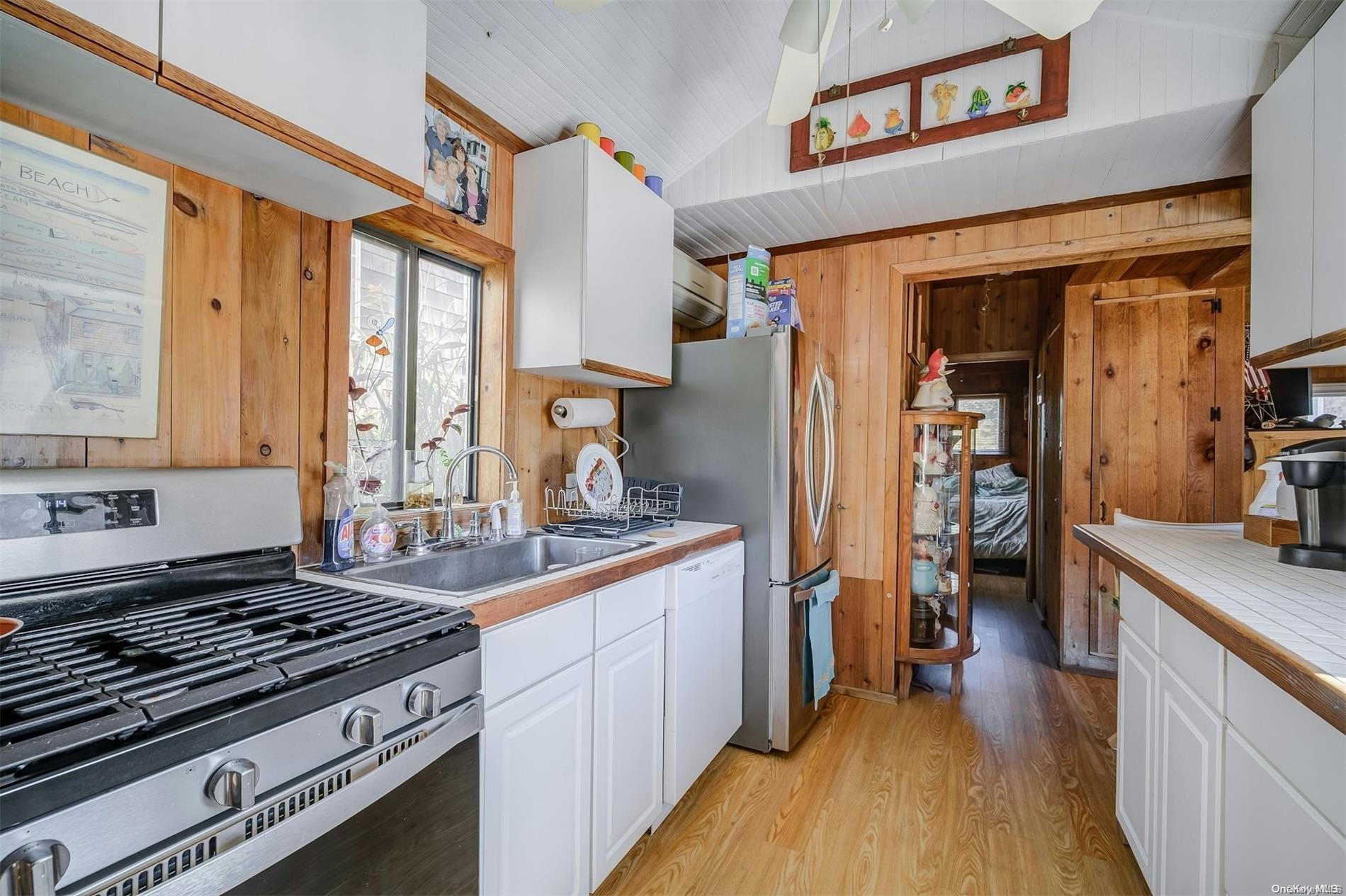 Single Family Ocean Breeeze  Suffolk County, NY 11770, MLS-L3592370-9