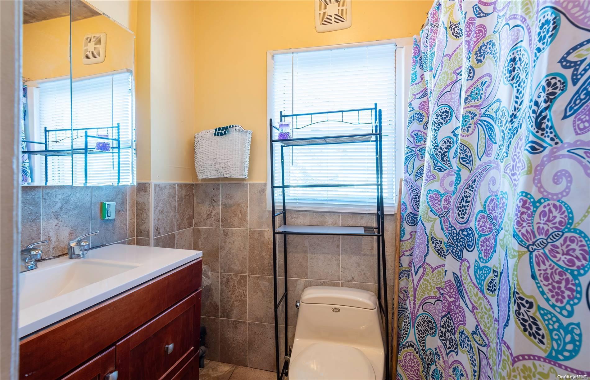 Single Family Yale  Nassau County, NY 11550, MLS-L3592402-15