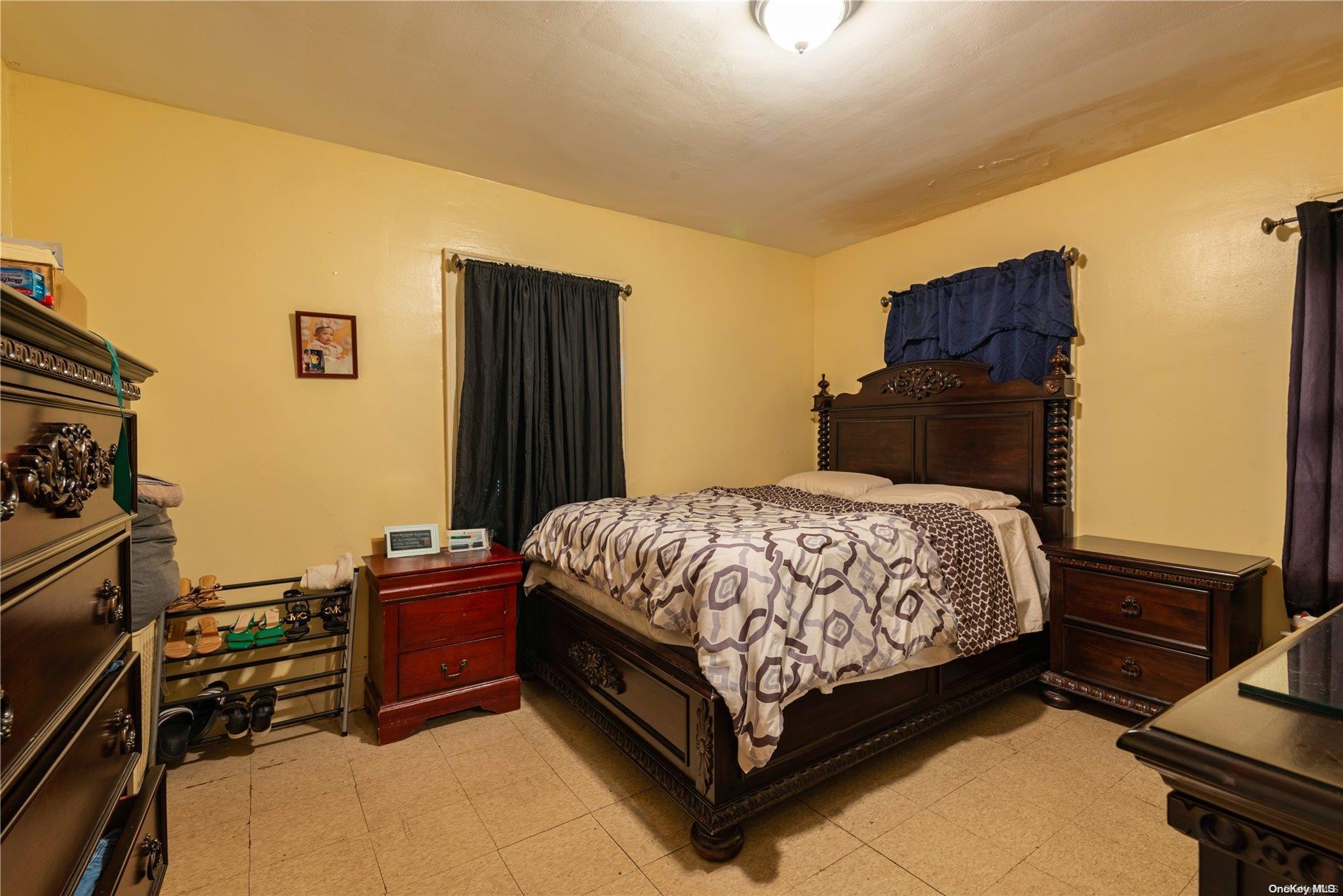 Single Family Yale  Nassau County, NY 11550, MLS-L3592402-16