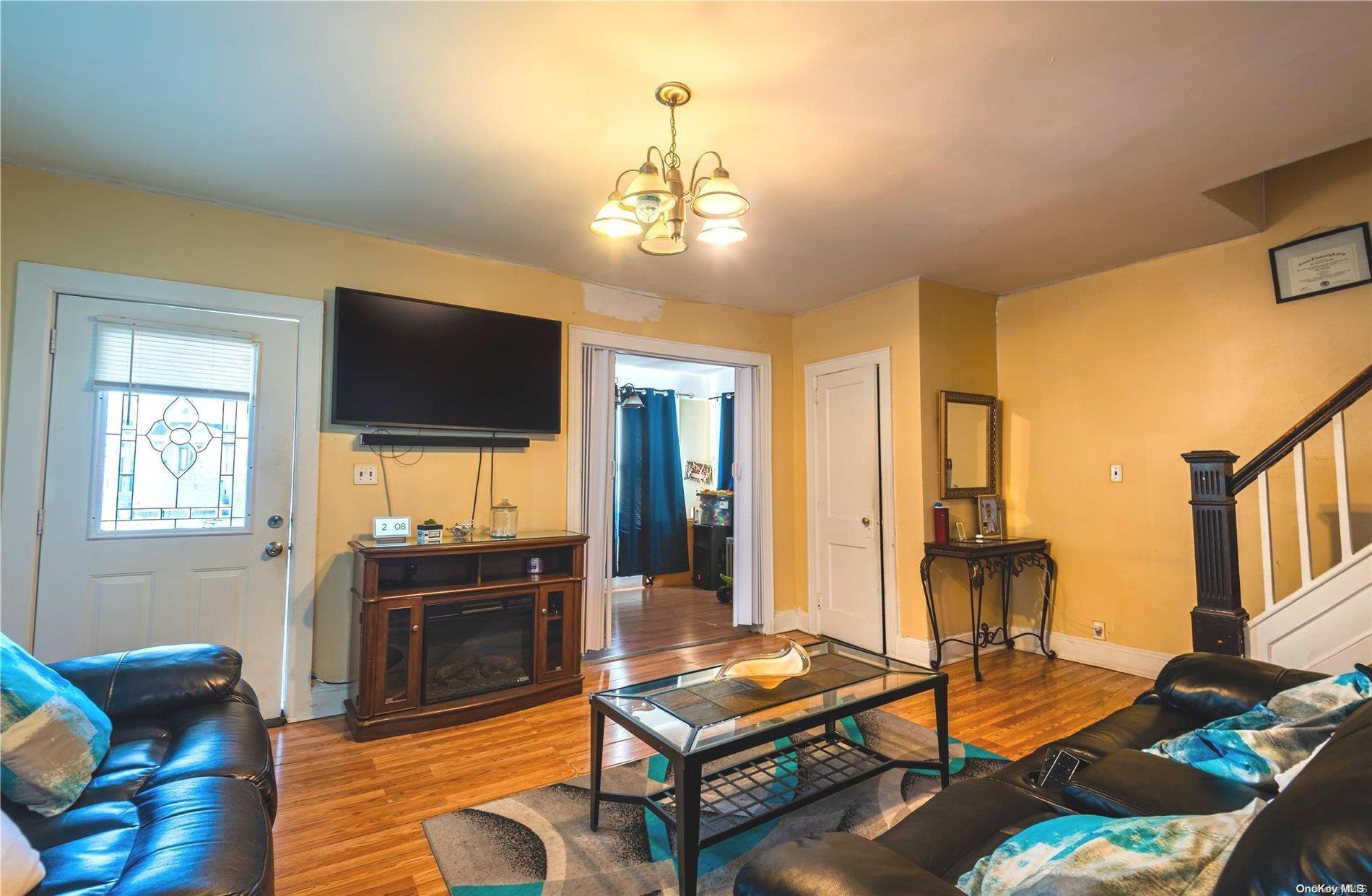 Single Family Yale  Nassau County, NY 11550, MLS-L3592402-2