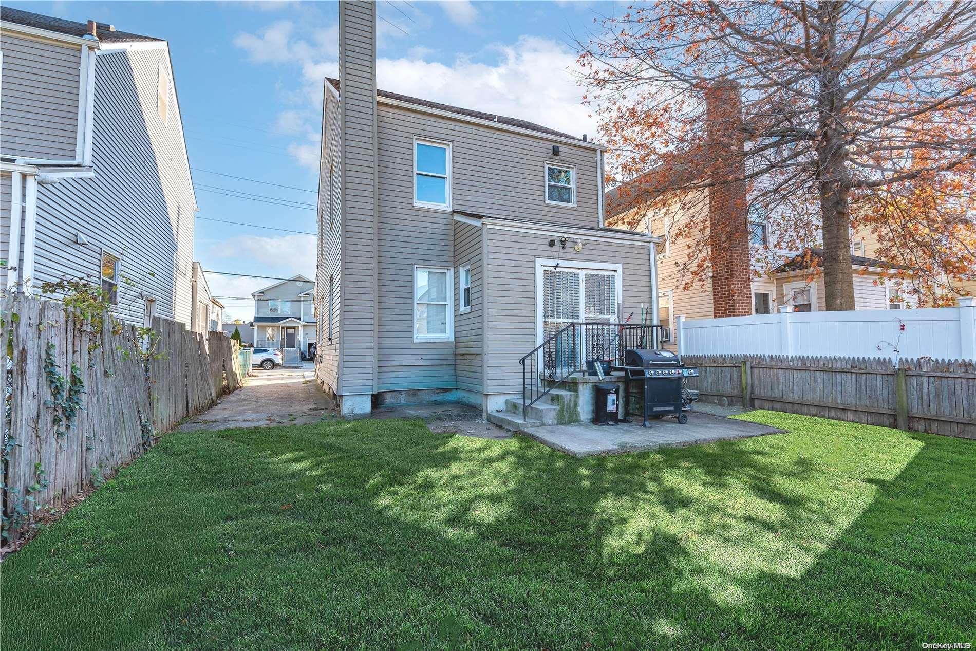 Single Family Yale  Nassau County, NY 11550, MLS-L3592402-21