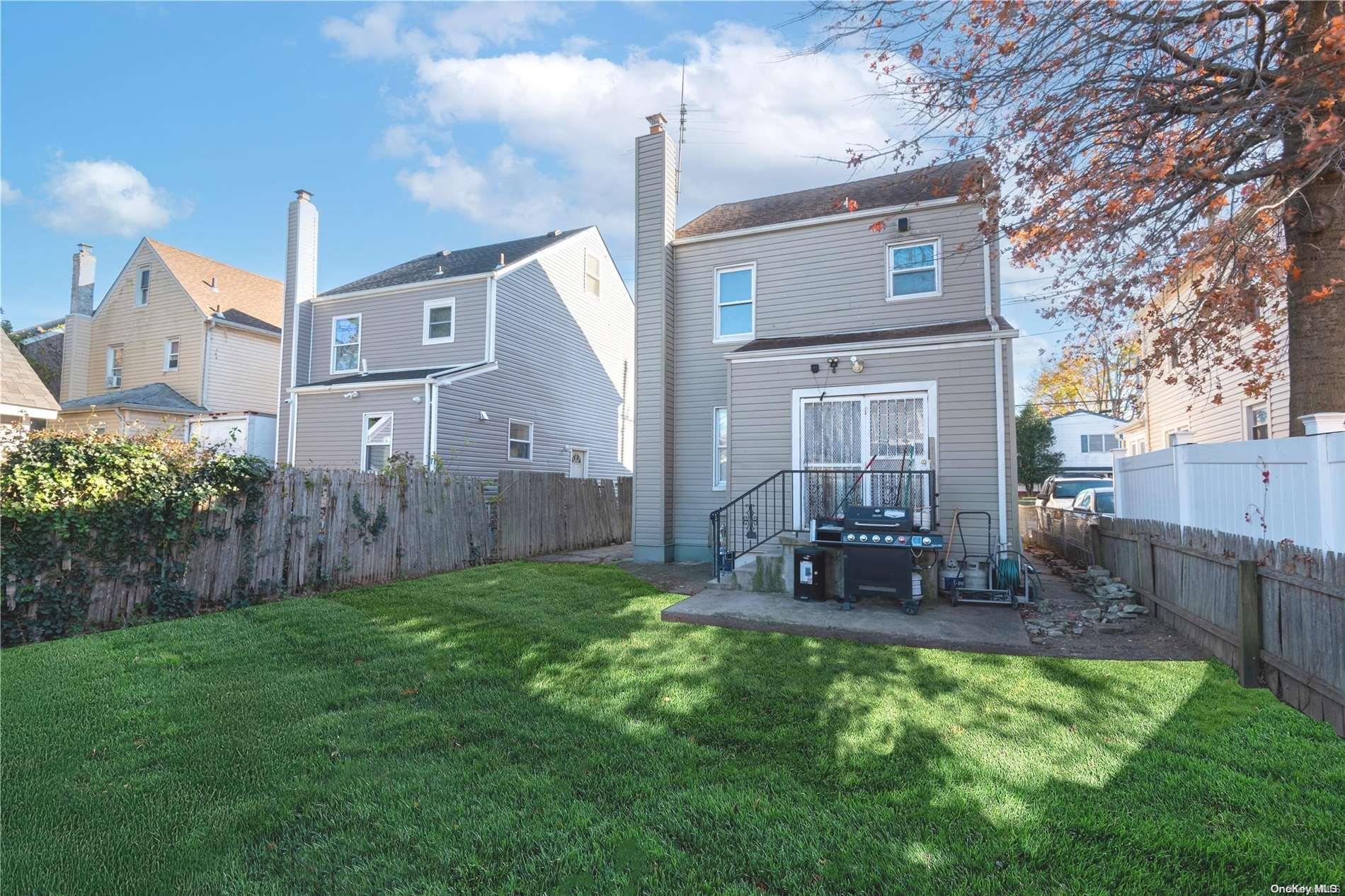 Single Family Yale  Nassau County, NY 11550, MLS-L3592402-22