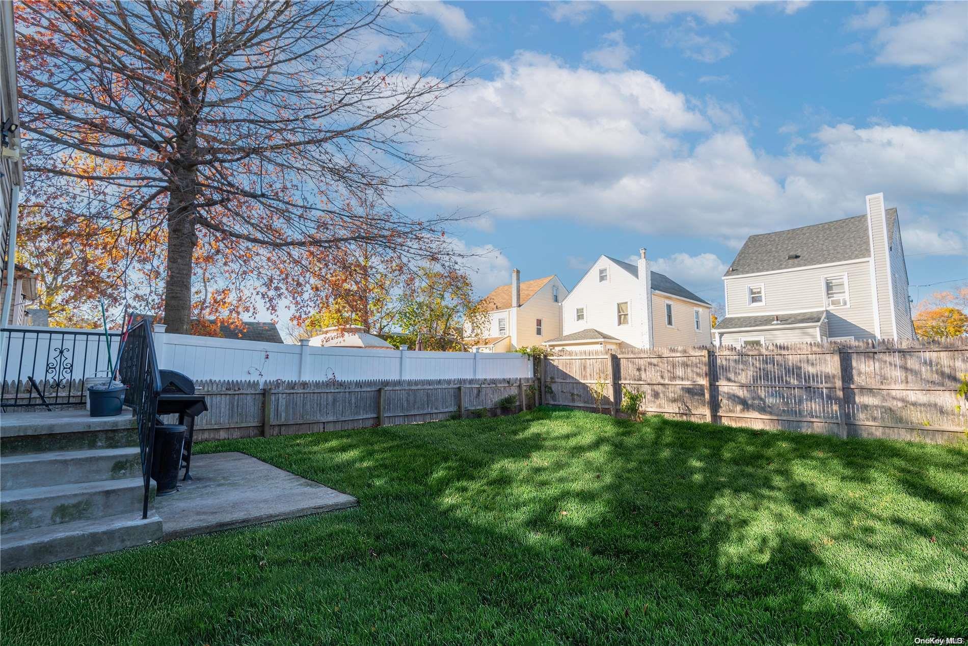 Single Family Yale  Nassau County, NY 11550, MLS-L3592402-23