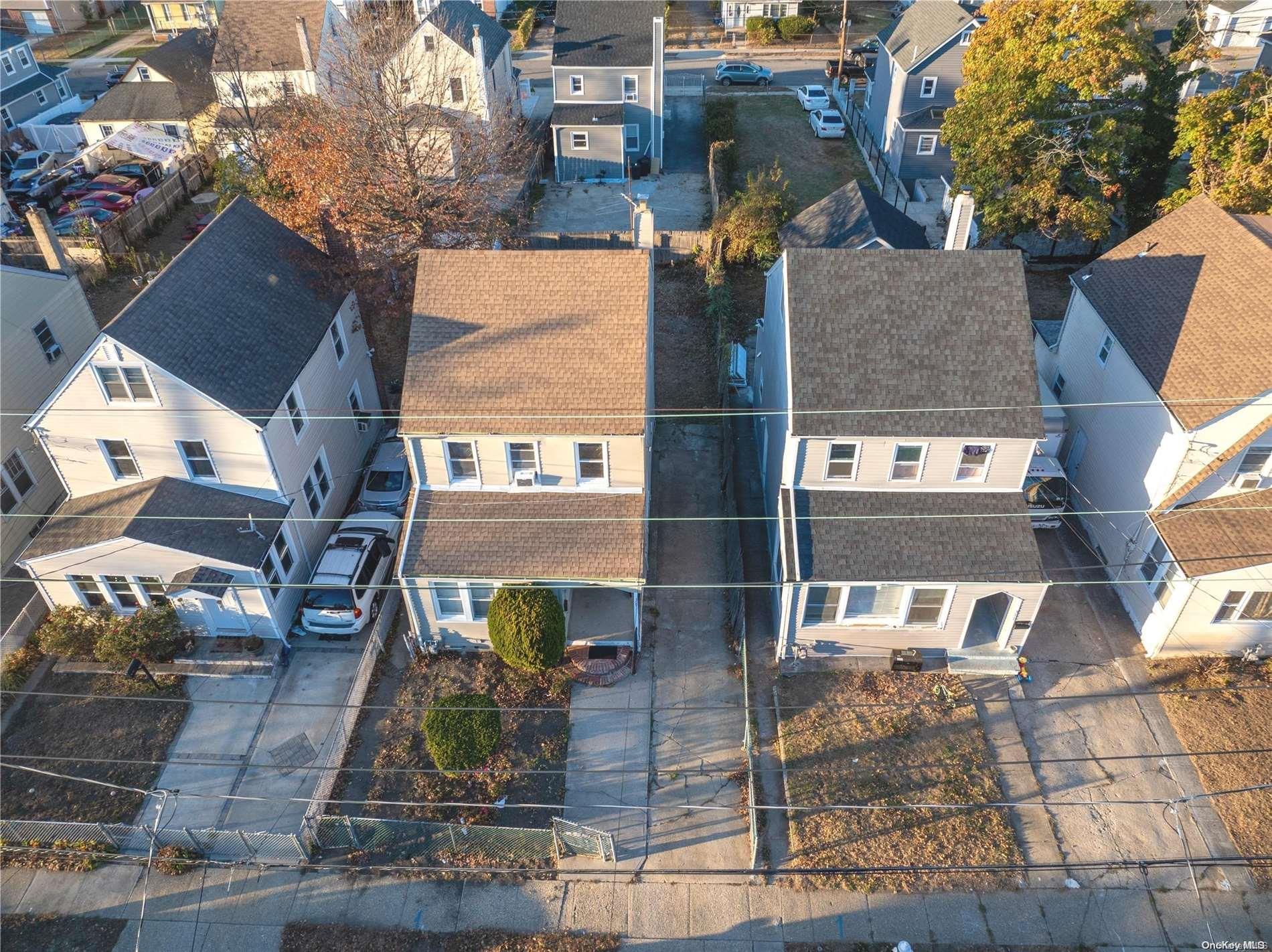 Single Family Yale  Nassau County, NY 11550, MLS-L3592402-24