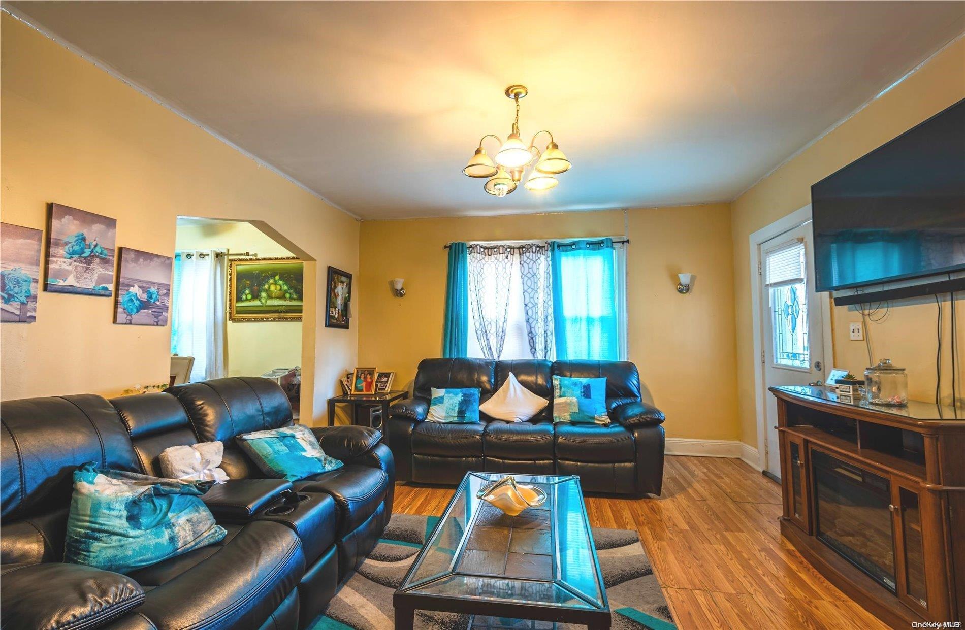Single Family Yale  Nassau County, NY 11550, MLS-L3592402-3