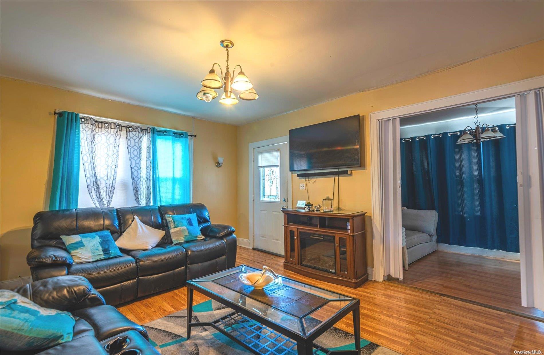Single Family Yale  Nassau County, NY 11550, MLS-L3592402-6