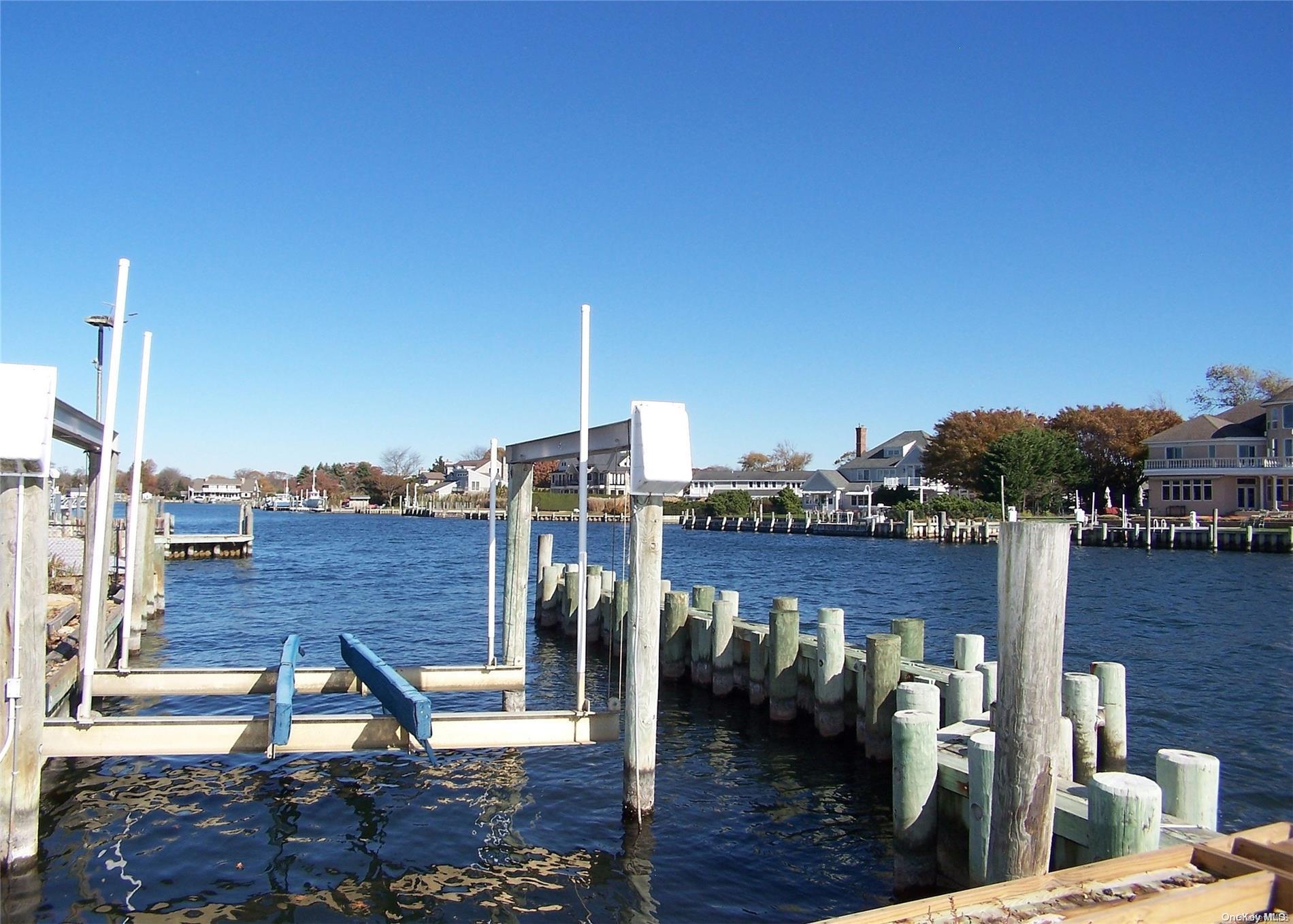 Single Family Bayberry  Suffolk County, NY 11751, MLS-L3592552-8