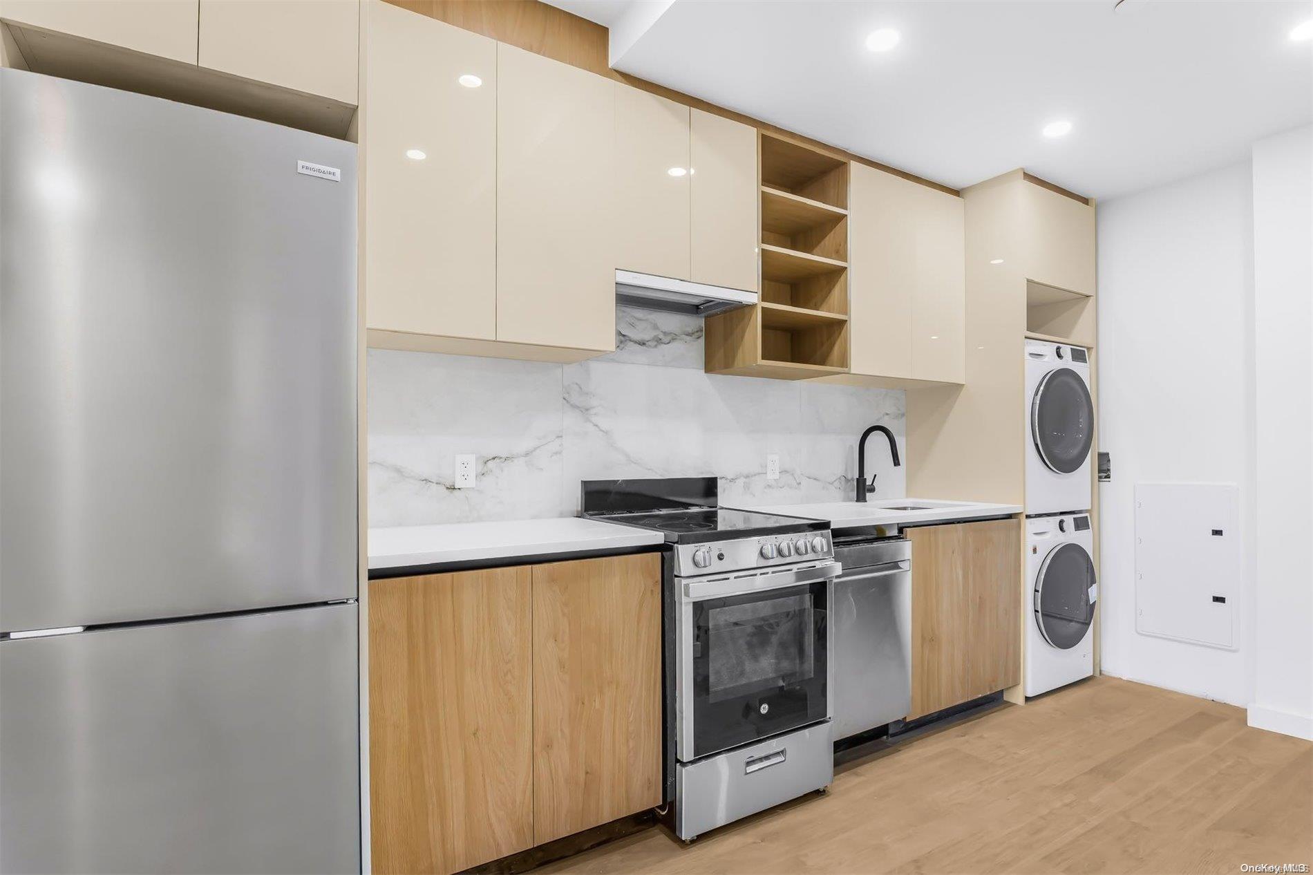 Apartment Union  Queens, NY 11354, MLS-L3592788-2