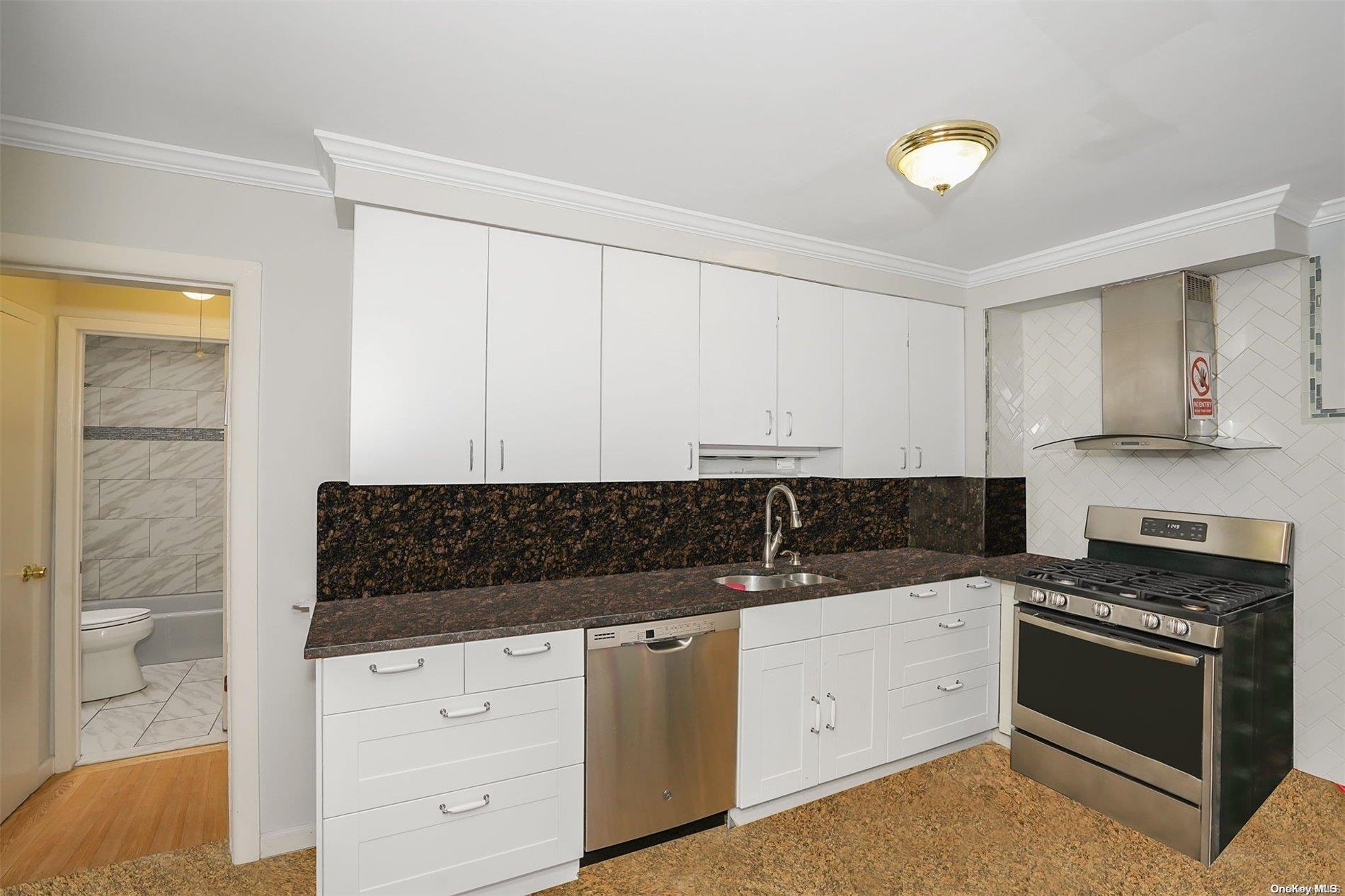 Single Family Kenmore  Nassau County, NY 11581, MLS-L3592826-13