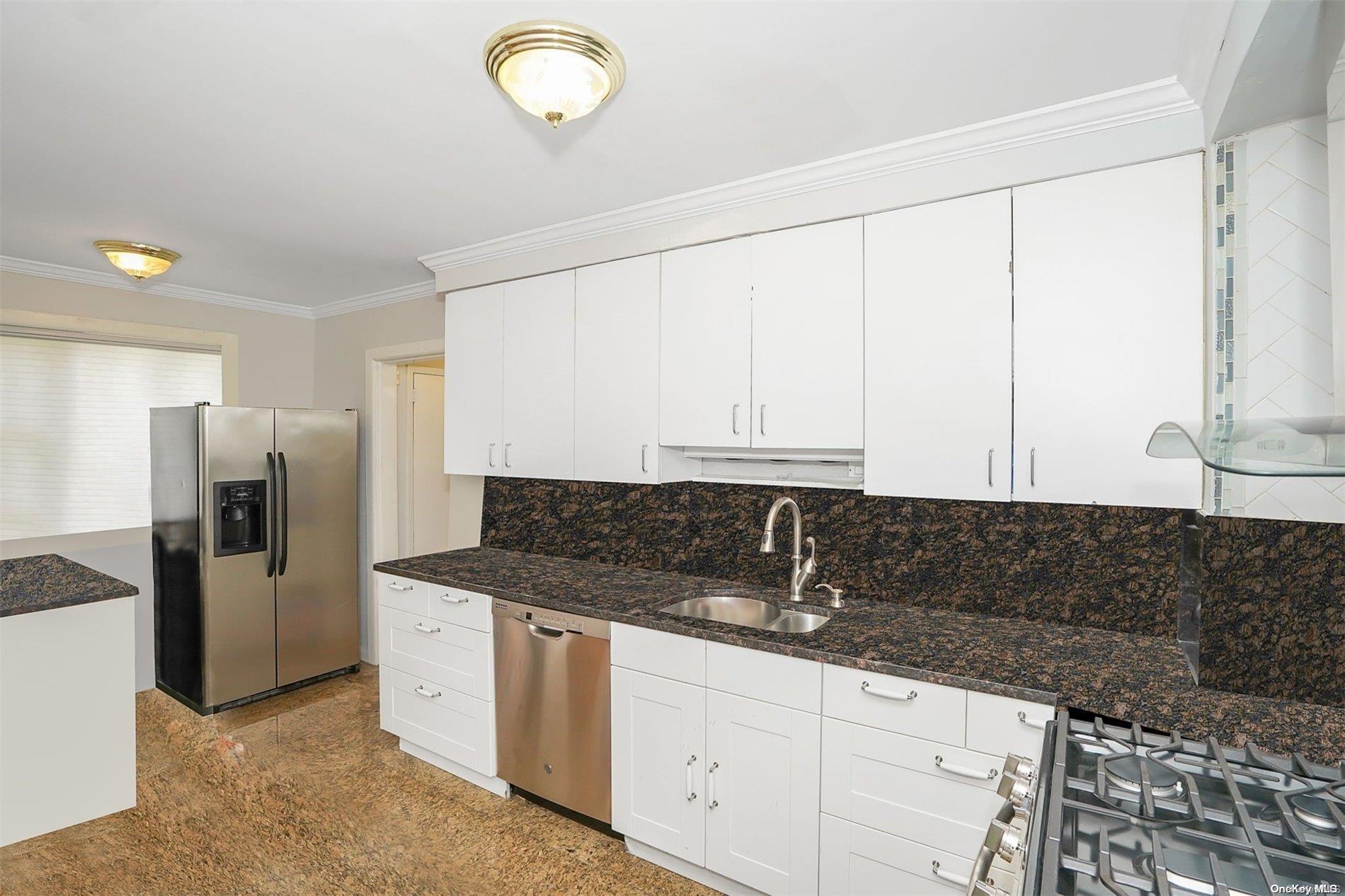 Single Family Kenmore  Nassau County, NY 11581, MLS-L3592826-14