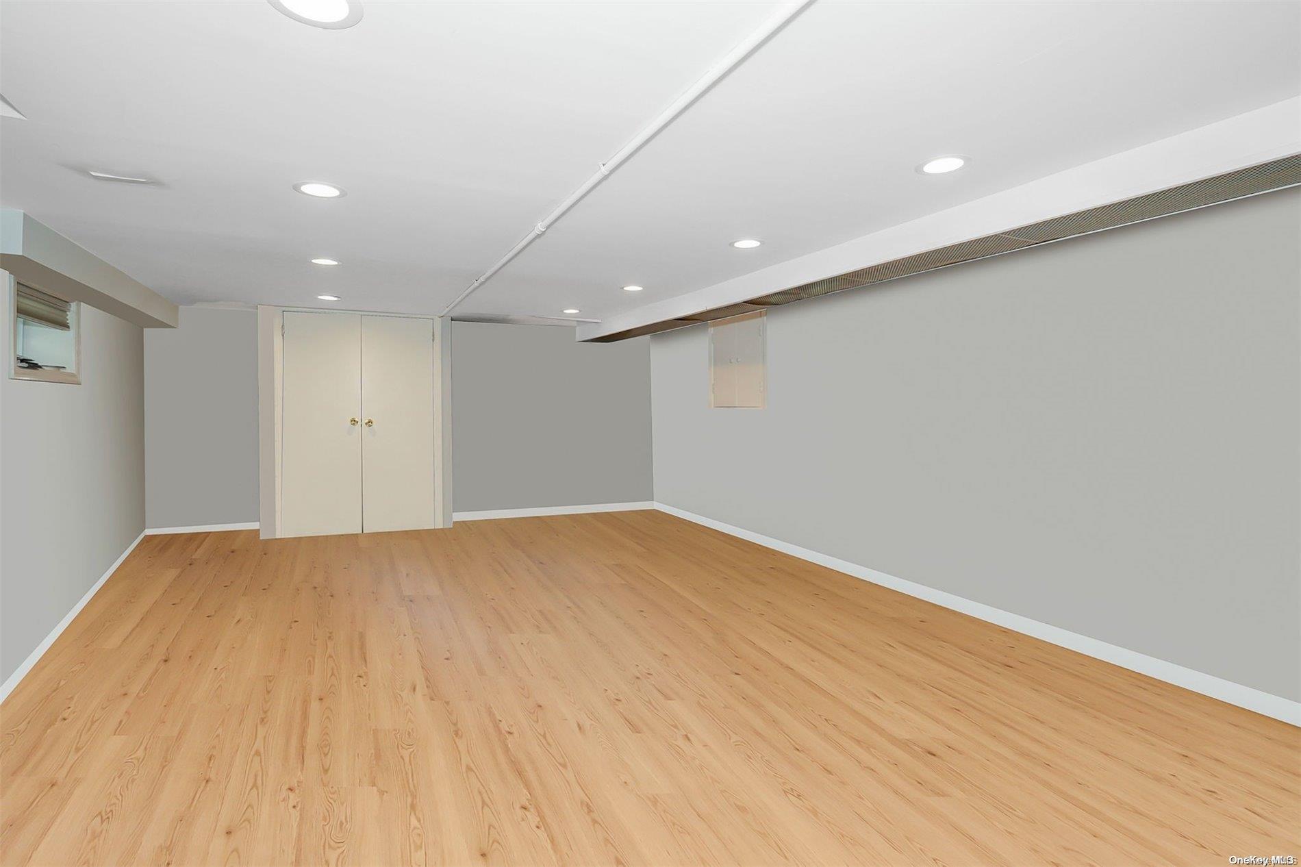 Single Family Kenmore  Nassau County, NY 11581, MLS-L3592826-16