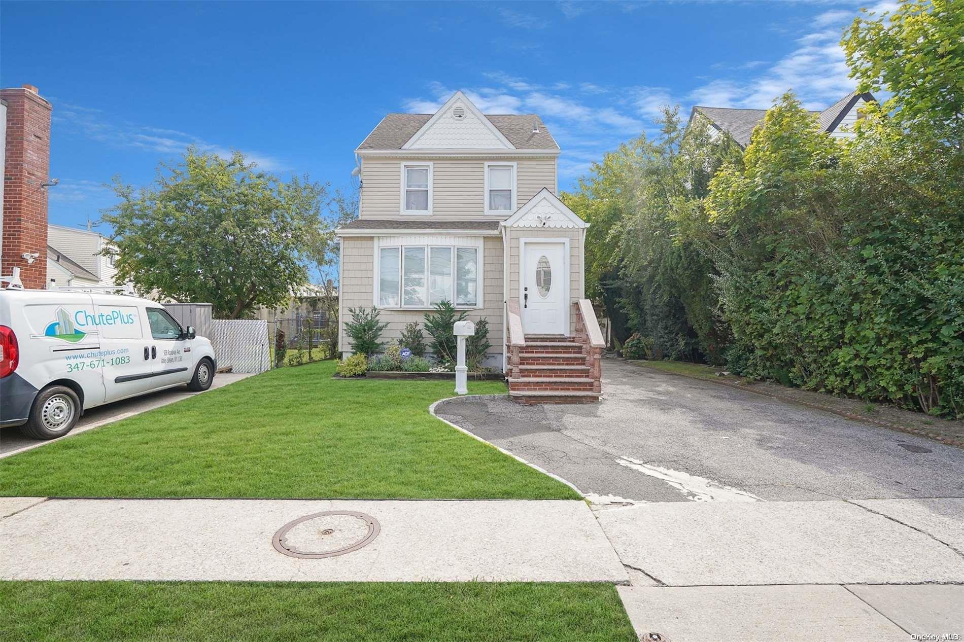 Single Family Kenmore  Nassau County, NY 11581, MLS-L3592826-2