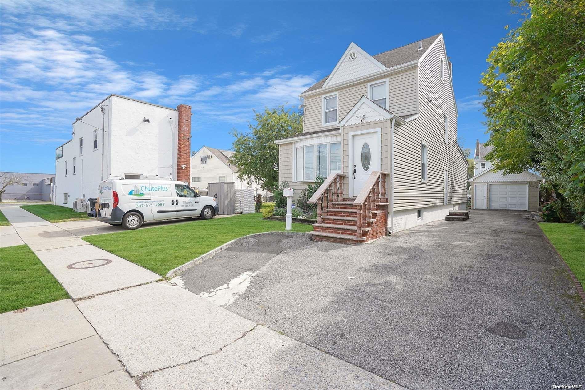 Single Family Kenmore  Nassau County, NY 11581, MLS-L3592826-3