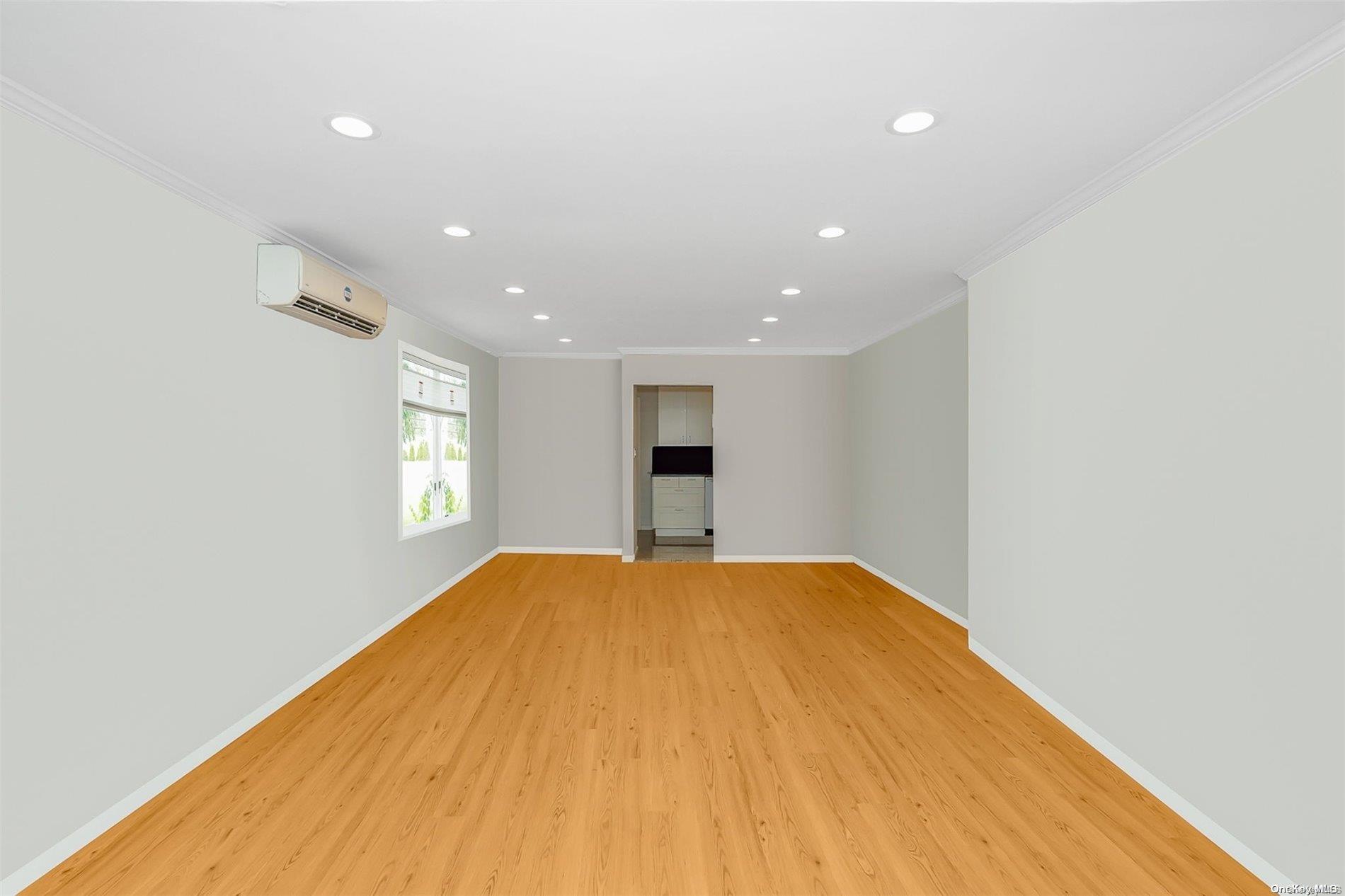 Single Family Kenmore  Nassau County, NY 11581, MLS-L3592826-5
