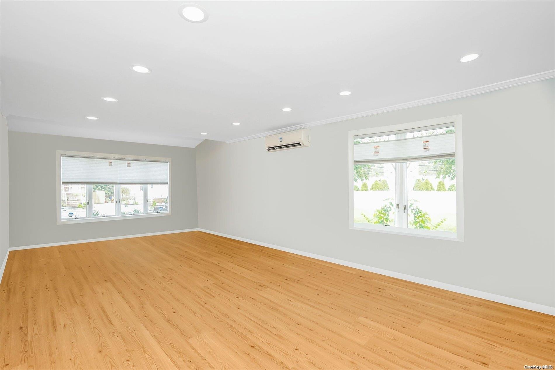 Single Family Kenmore  Nassau County, NY 11581, MLS-L3592826-8