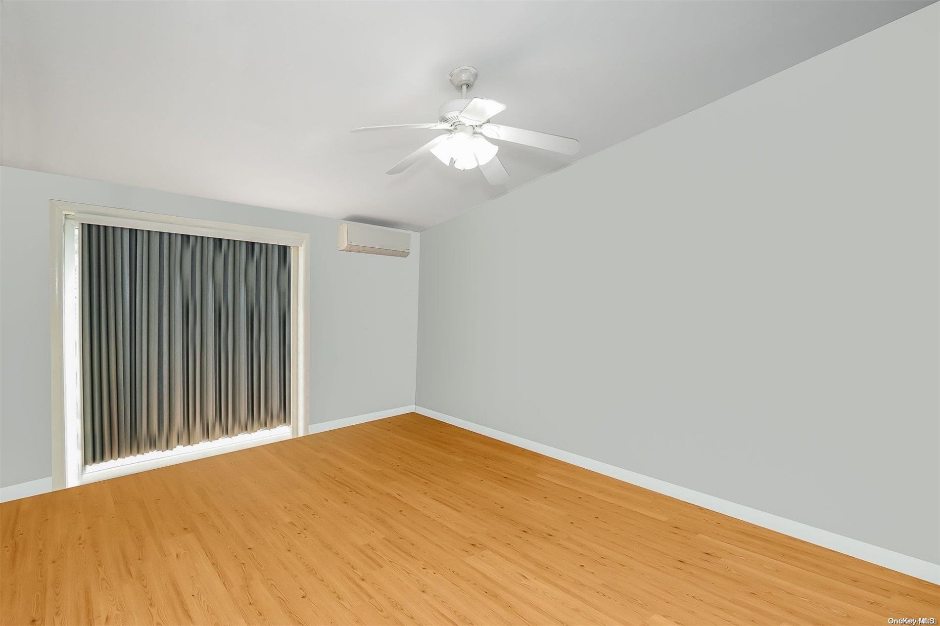 Single Family Kenmore  Nassau County, NY 11581, MLS-L3592826-9