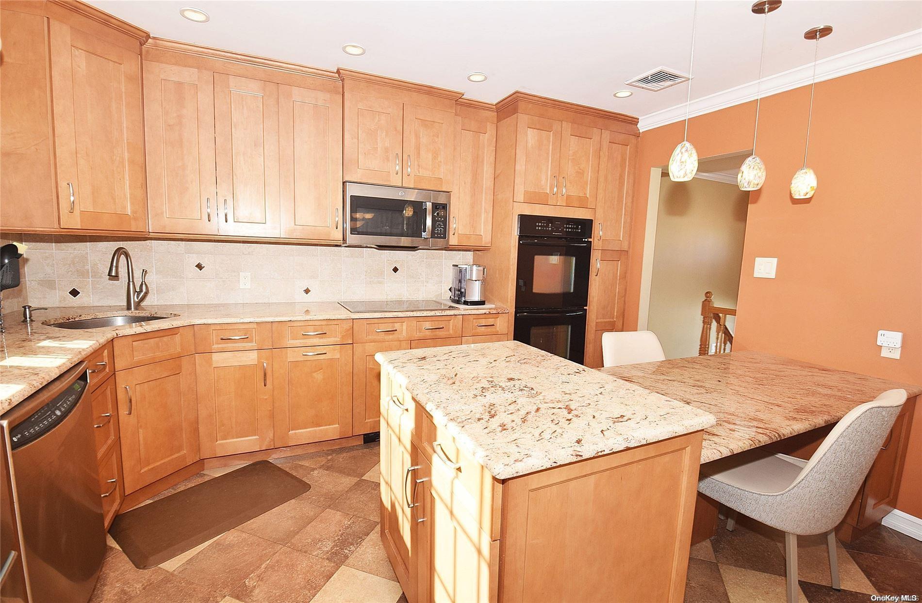 Single Family Mckinley  Nassau County, NY 11510, MLS-L3592924-11