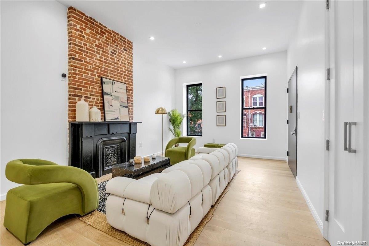 Single Family Halsey  Brooklyn, NY 11233, MLS-L3593292-4
