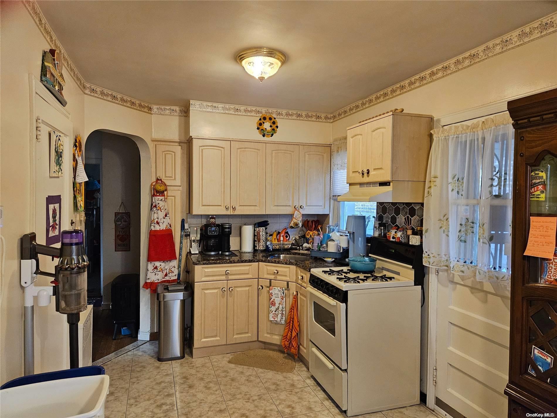 Single Family 4th  Queens, NY 11357, MLS-L3593375-2