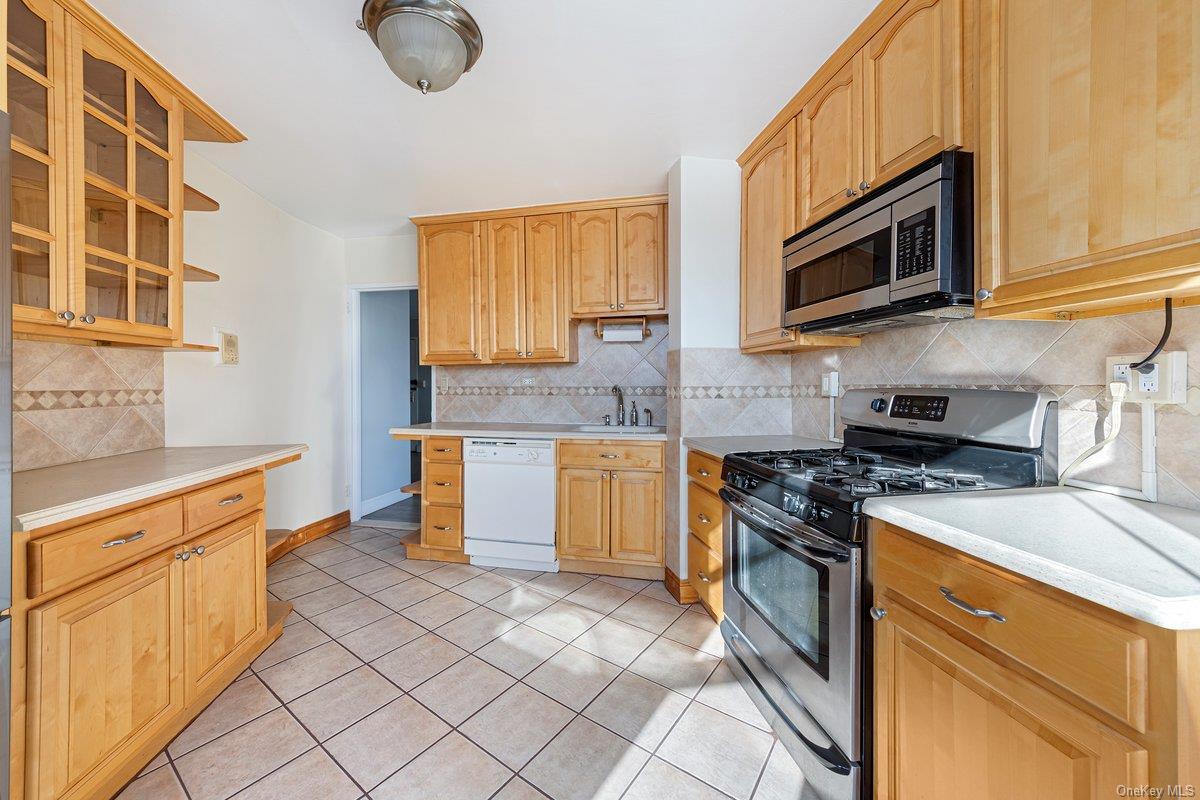 Coop Middletown  Bronx, NY 10461, MLS-L3593608-9