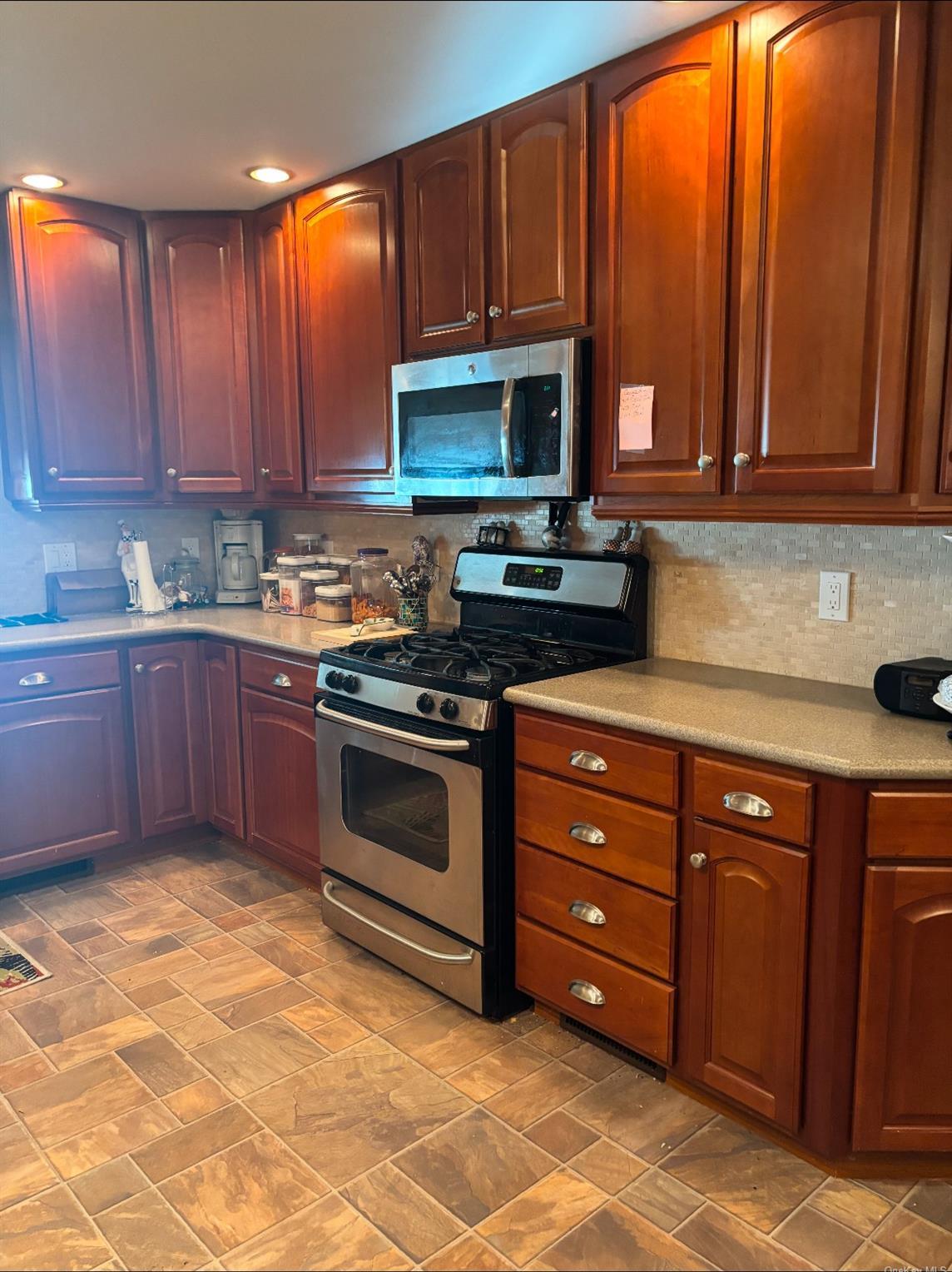 Condo Old Country  Suffolk County, NY 11901, MLS-L3593702-2