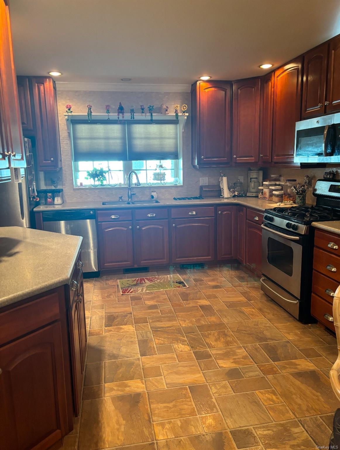 Condo Old Country  Suffolk County, NY 11901, MLS-L3593702-3