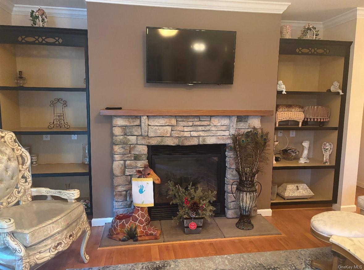 Condo Old Country  Suffolk County, NY 11901, MLS-L3593702-6