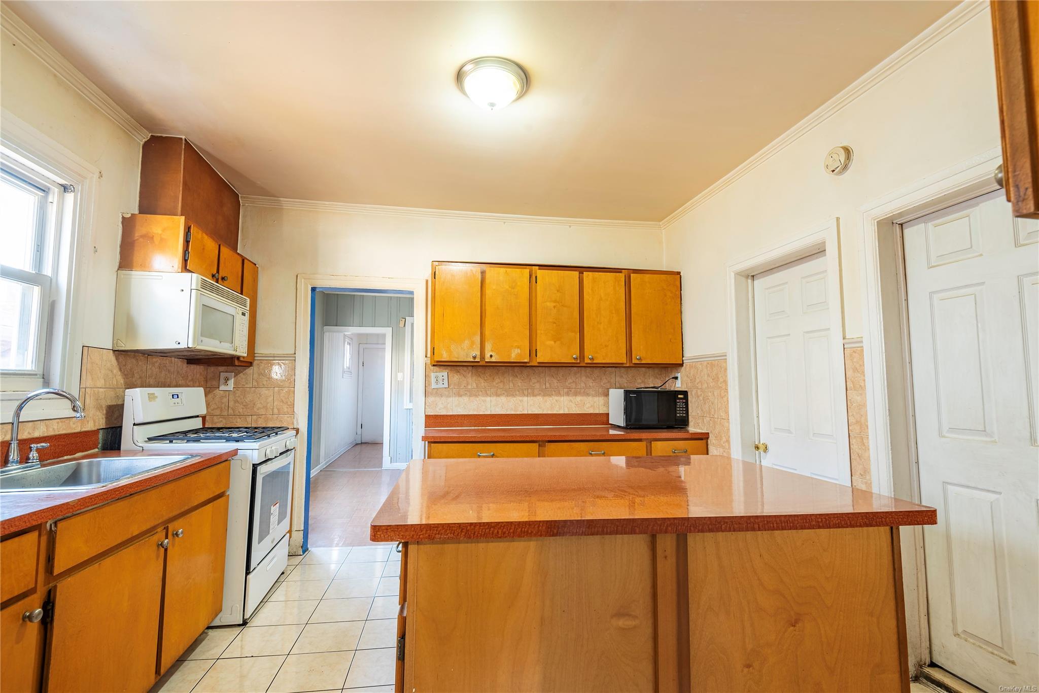 Single Family 44th  Queens, NY 11373, MLS-L3593783-4