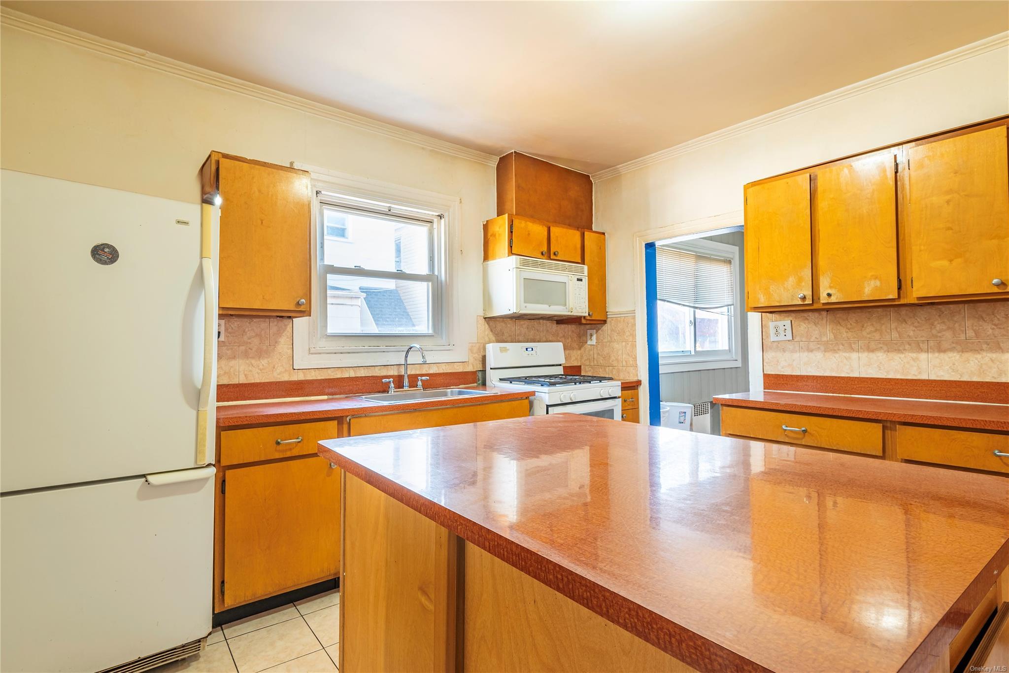 Single Family 44th  Queens, NY 11373, MLS-L3593783-5