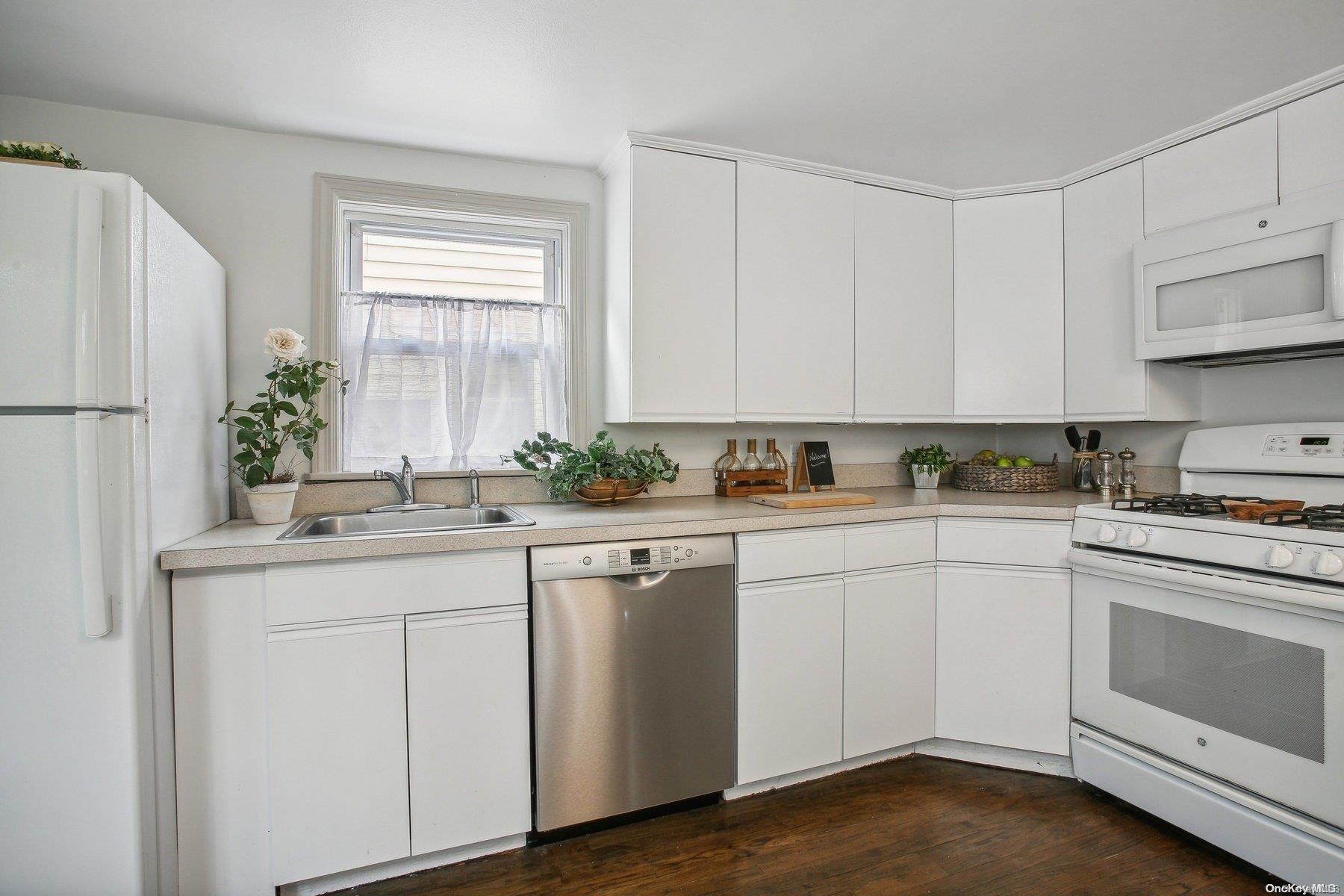 Single Family Davis  Nassau County, NY 11560, MLS-L3593889-6