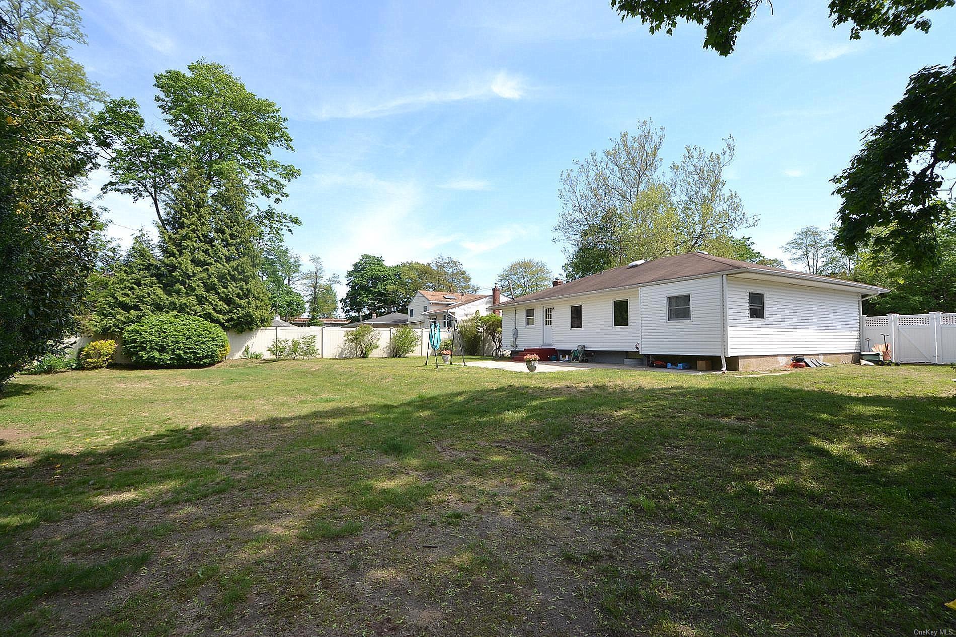 Single Family Tanglewood  Suffolk County, NY 11787, MLS-LP1429599-2