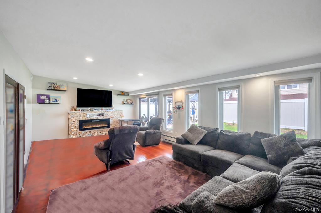 Single Family Berry  Nassau County, NY 11801, MLS-LP1430469-17