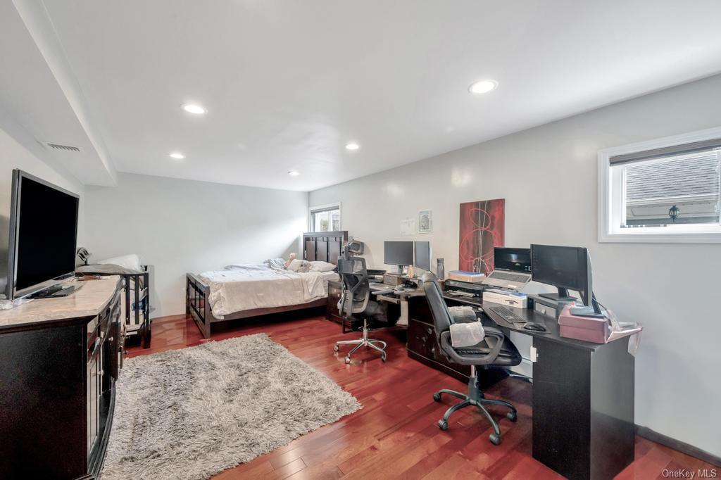 Single Family Berry  Nassau County, NY 11801, MLS-LP1430469-24