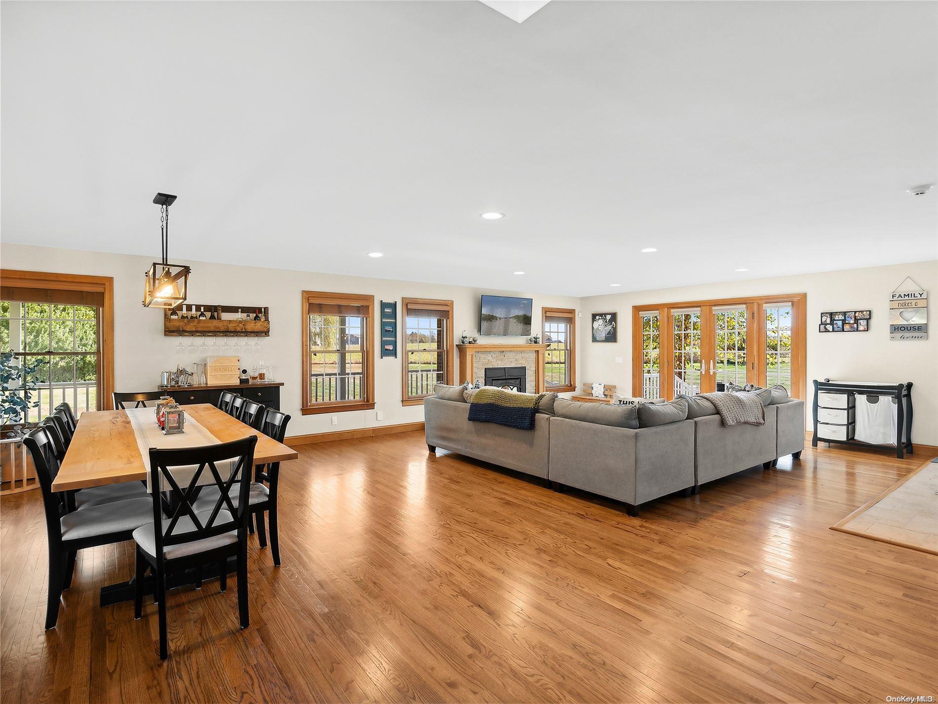 Single Family Pier  Suffolk County, NY 11901, MLS-LP1436222-3