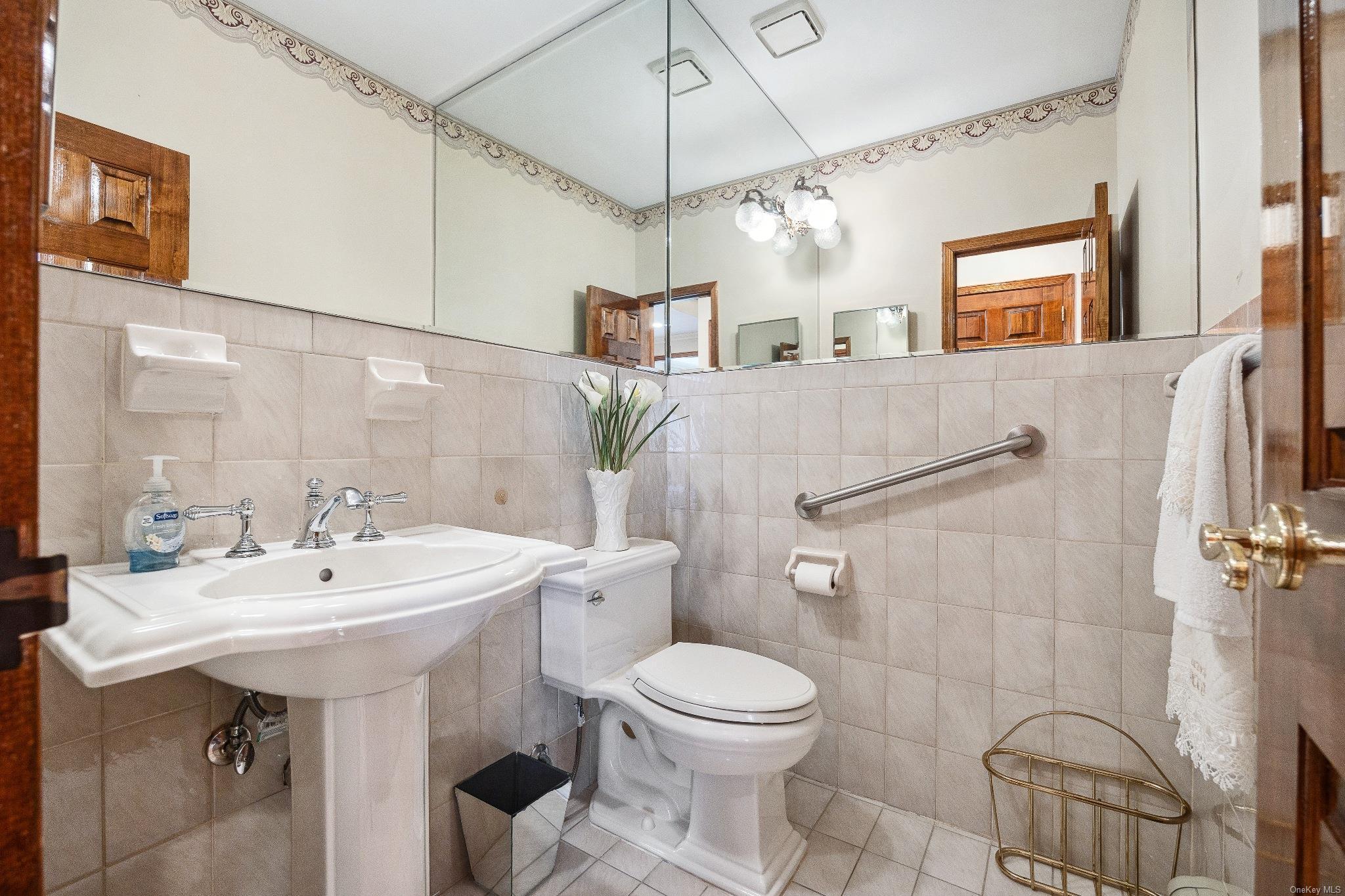 Single Family Heather  Suffolk County, NY 11746, MLS-LP1438367-16