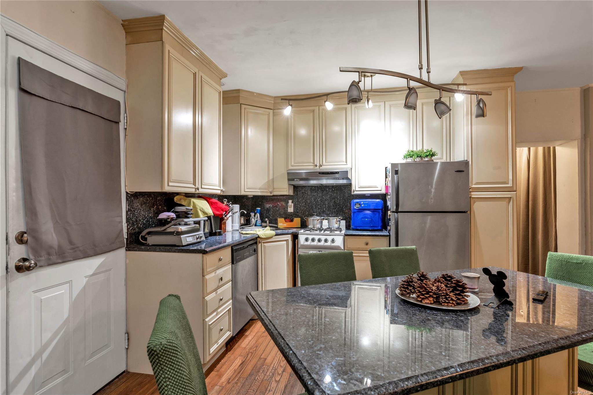 Single Family 104th  Queens, NY 11368, MLS-LP1438516-7