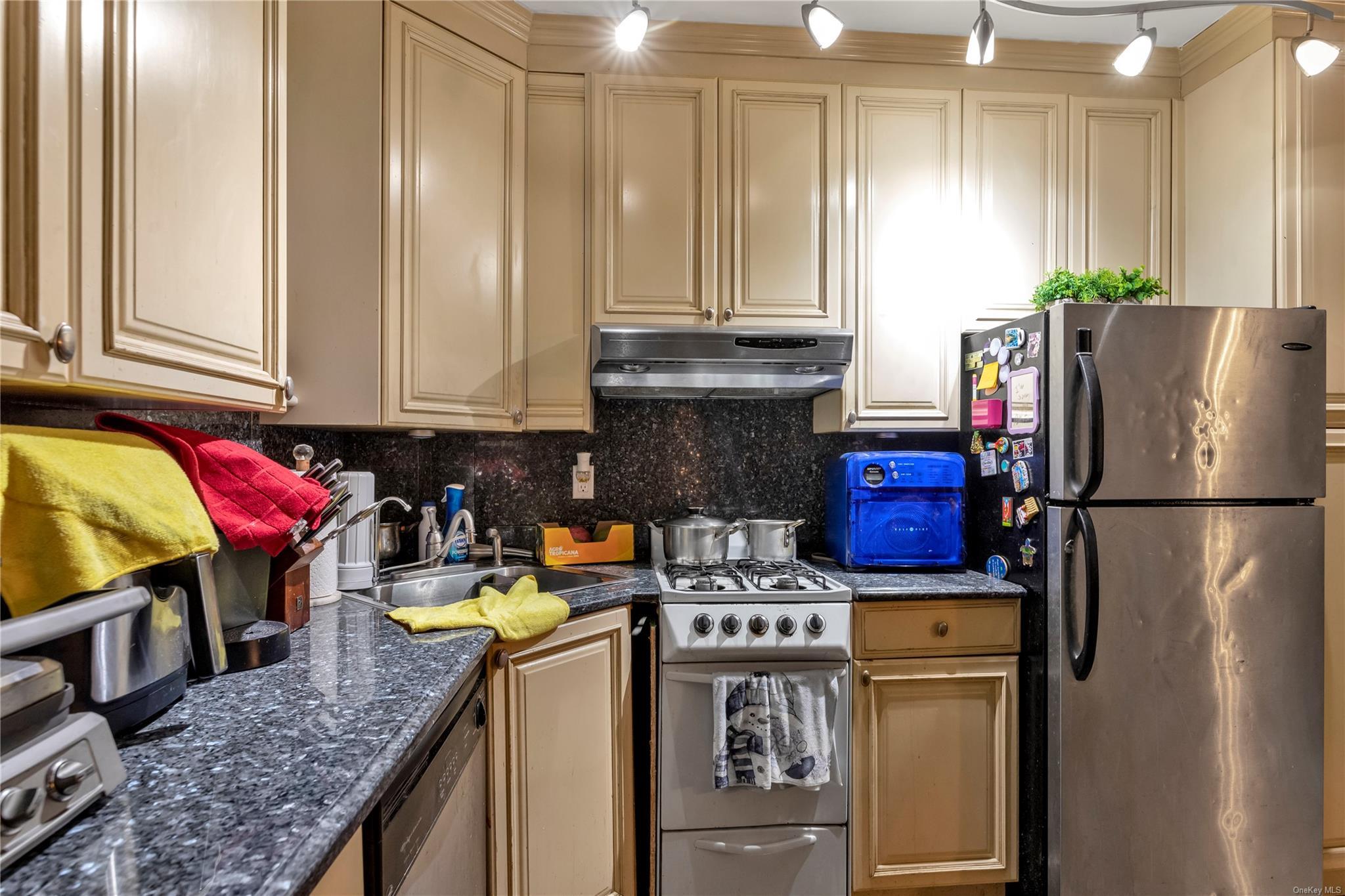 Single Family 104th  Queens, NY 11368, MLS-LP1438516-8