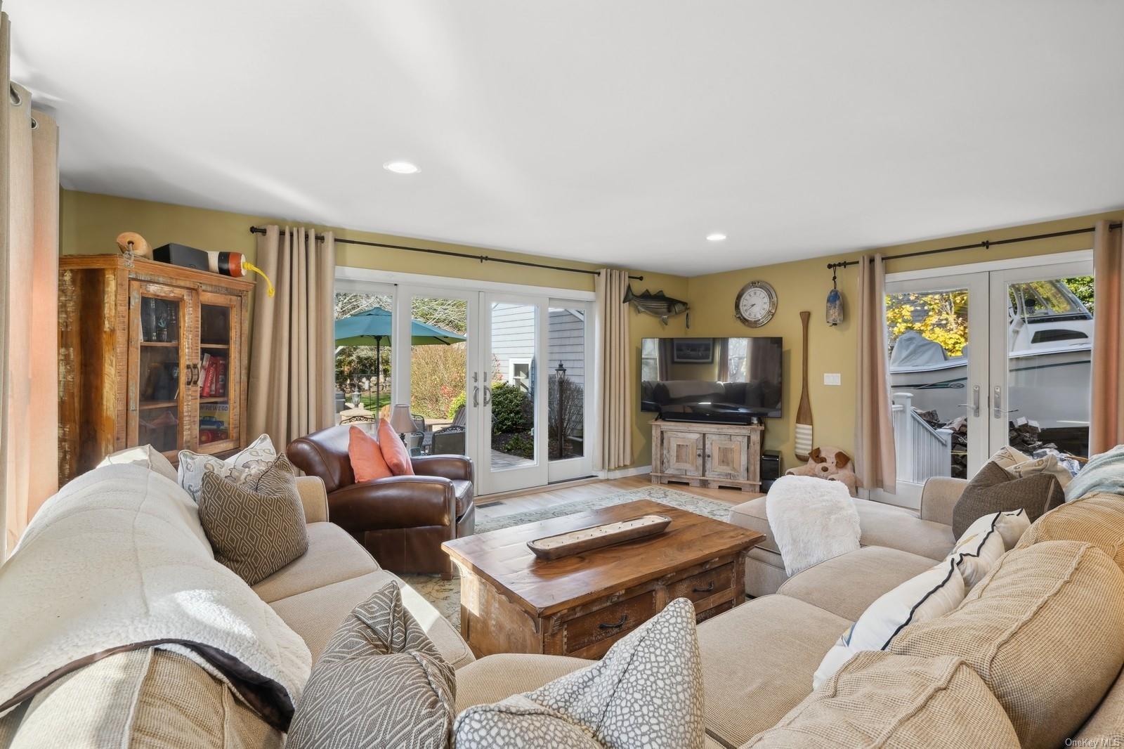 Single Family Peconic Bay  Suffolk County, NY 11947, MLS-LP1439113-14