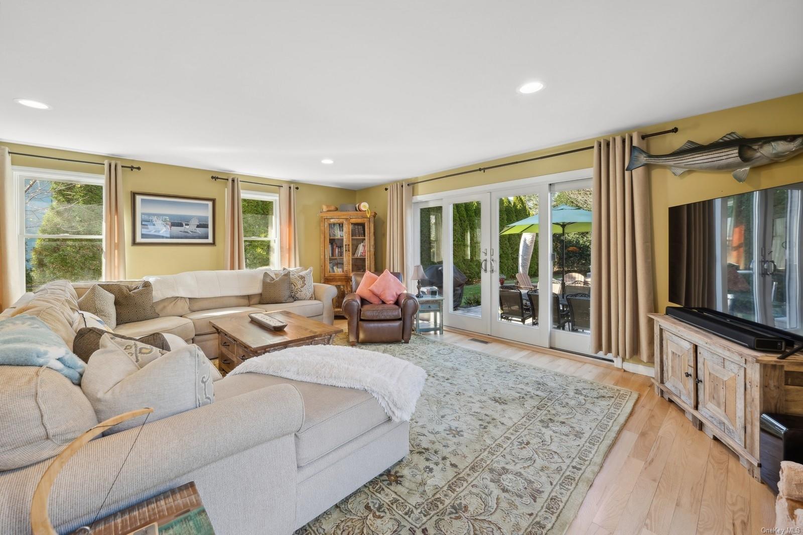 Single Family Peconic Bay  Suffolk County, NY 11947, MLS-LP1439113-15