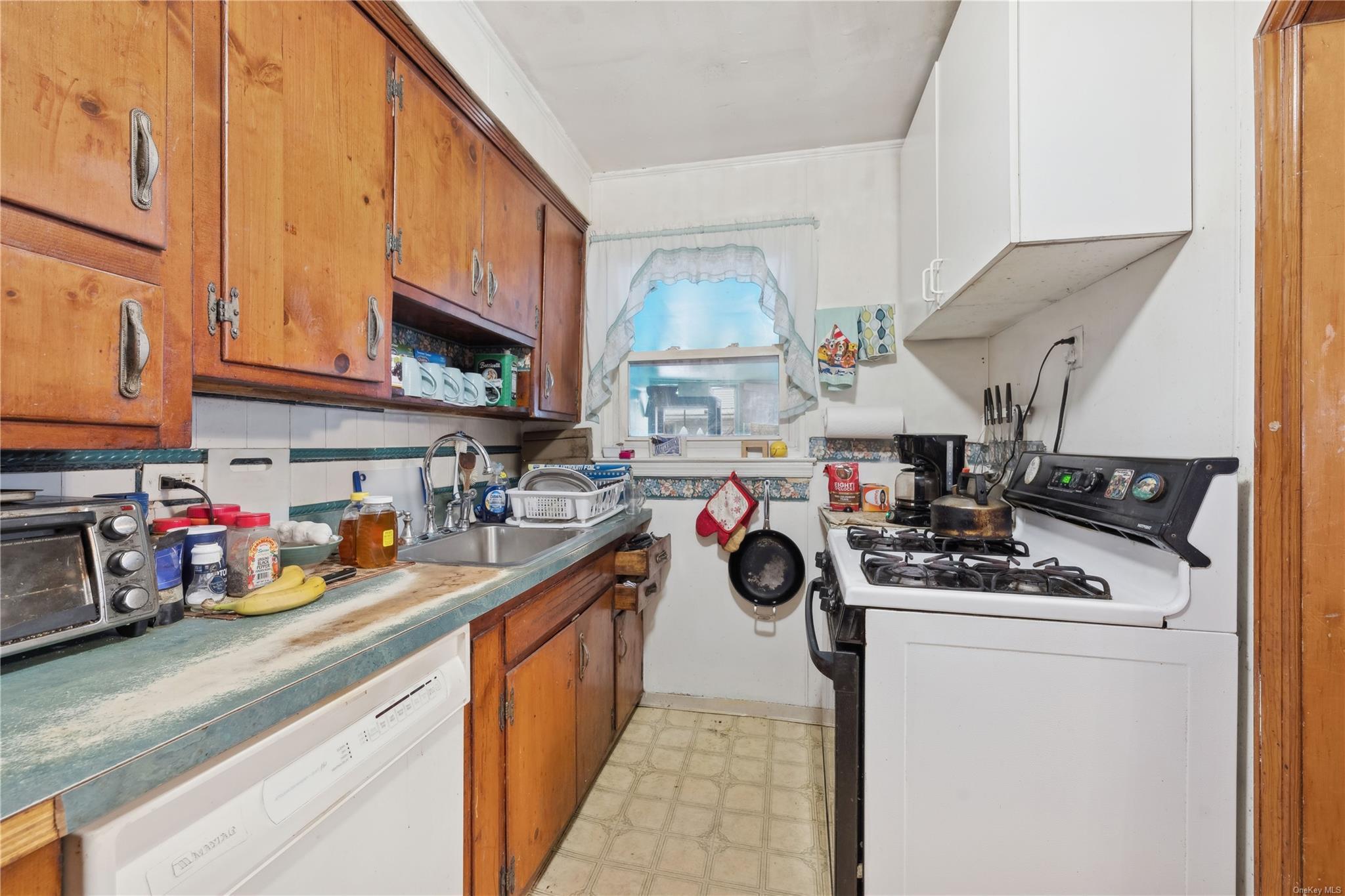 Single Family 21st  Queens, NY 11357, MLS-LP1439120-5