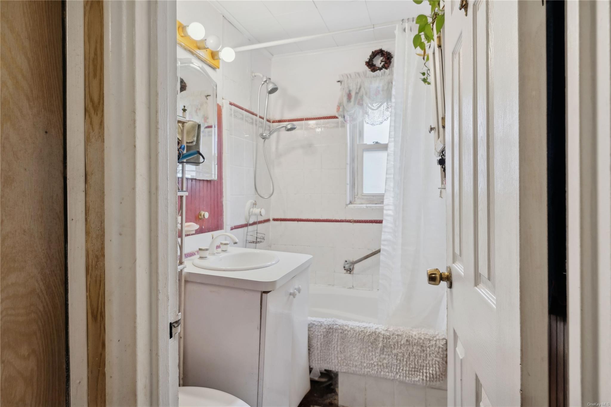 Single Family 21st  Queens, NY 11357, MLS-LP1439120-8