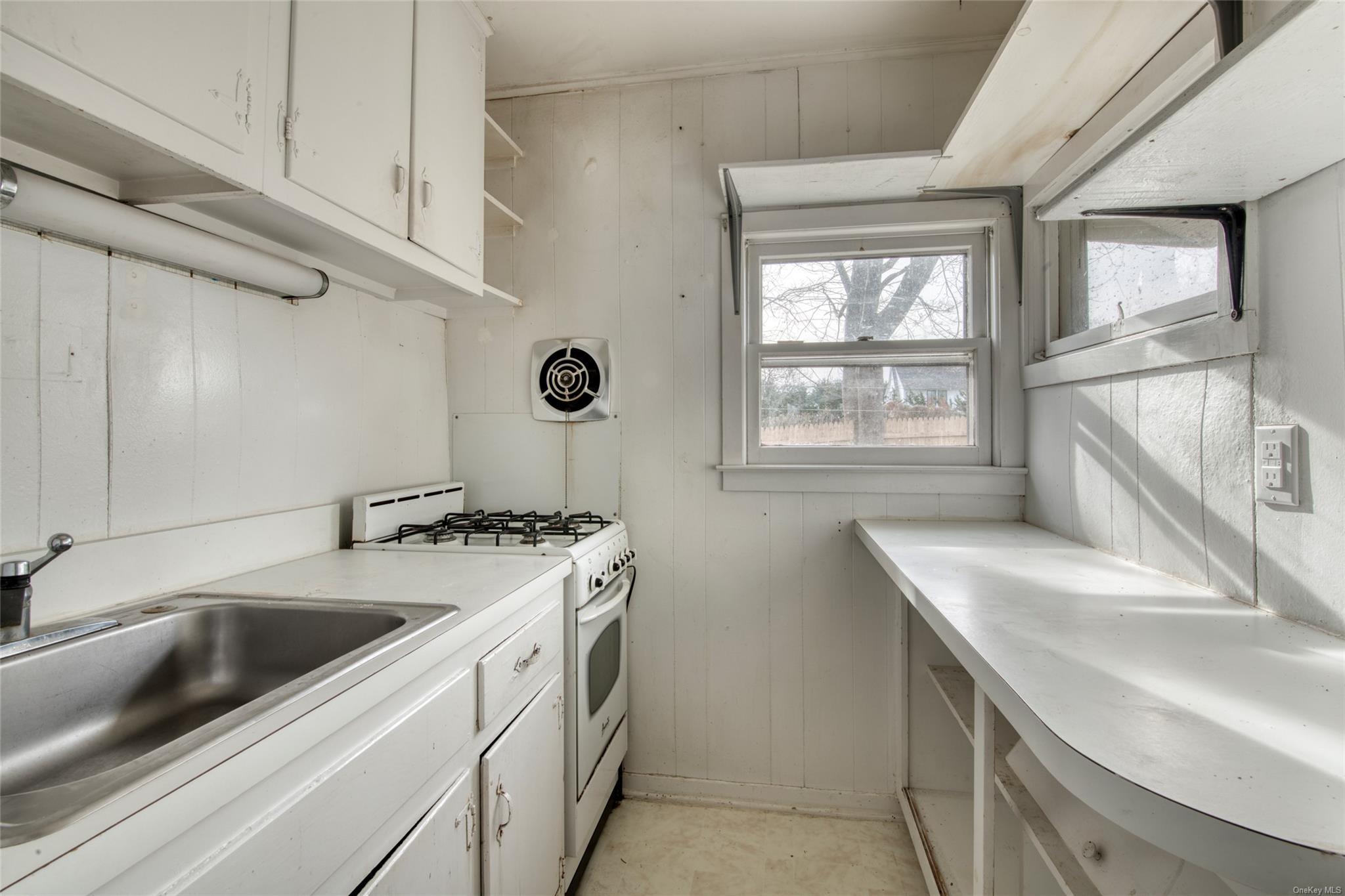 Single Family Miller  Suffolk County, NY 11937, MLS-LP1439326-14