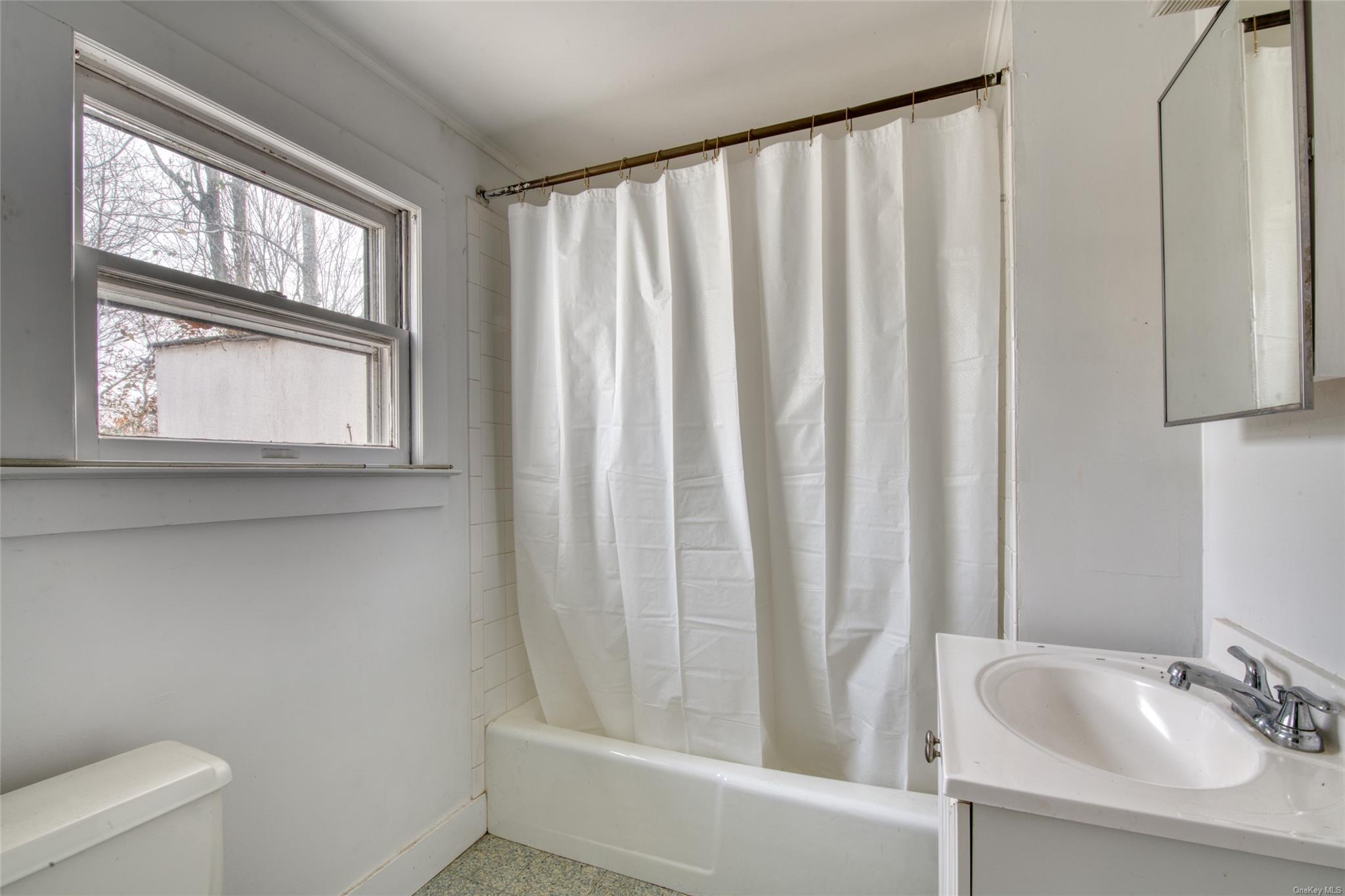 Single Family Miller  Suffolk County, NY 11937, MLS-LP1439326-15